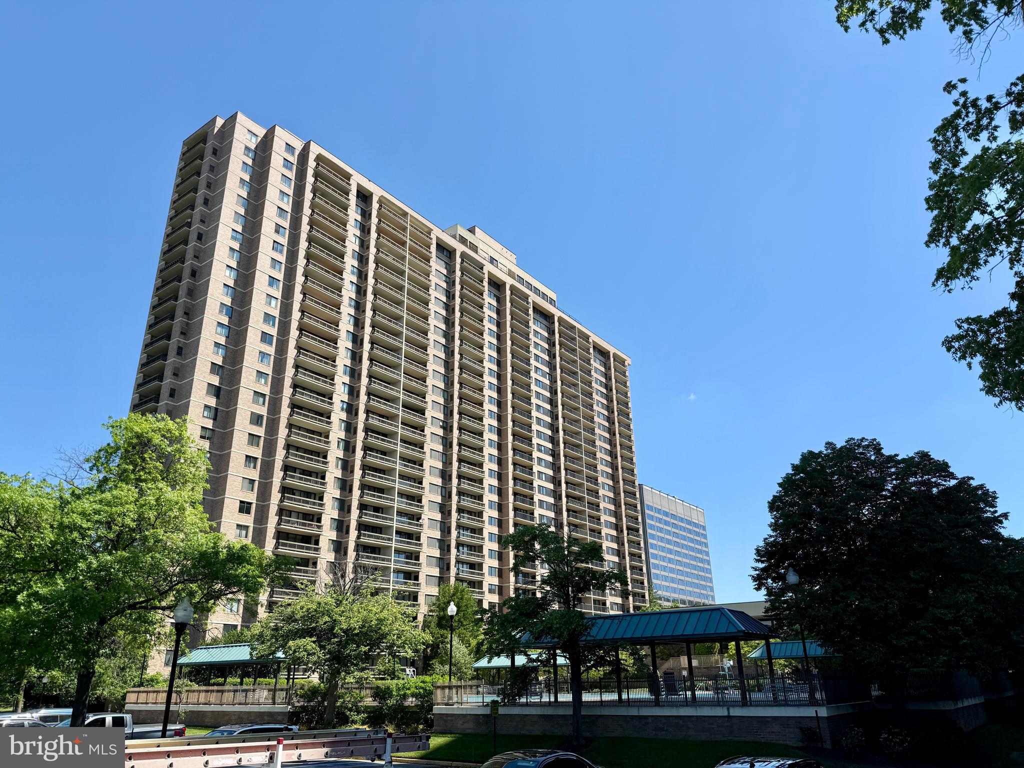SKYLINE SQUARE CONDO - Residential