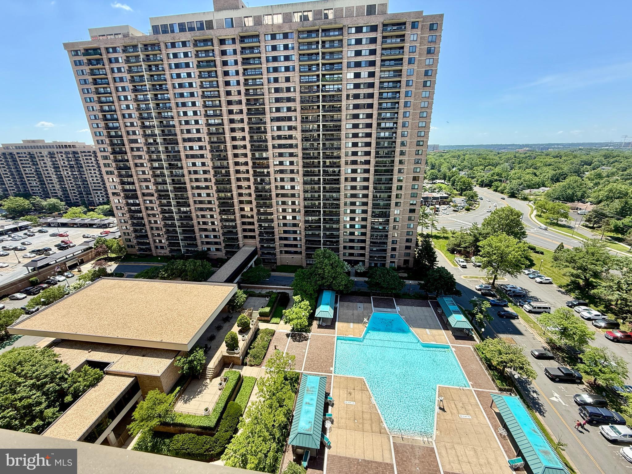 SKYLINE SQUARE CONDO - Residential