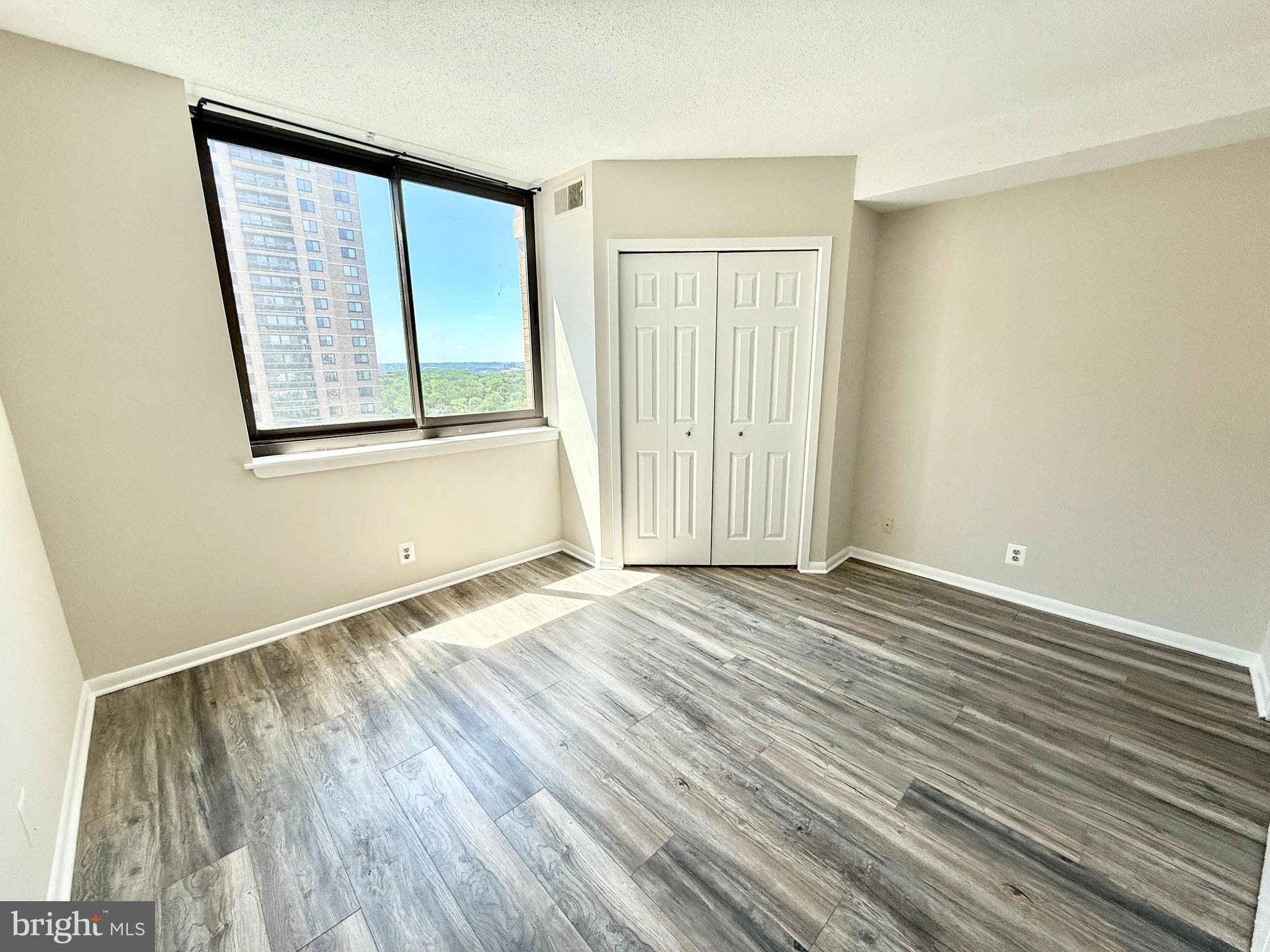 SKYLINE SQUARE CONDO - Residential