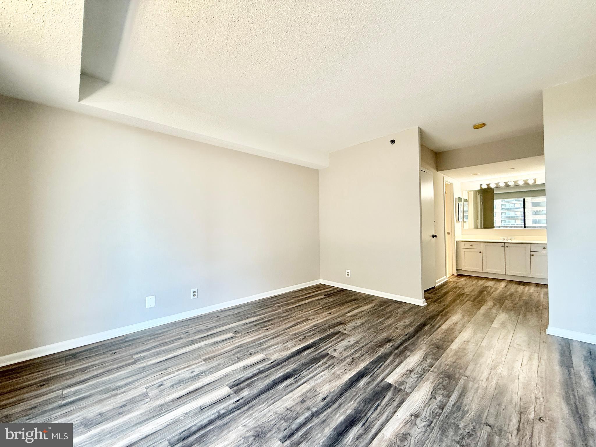 SKYLINE SQUARE CONDO - Residential