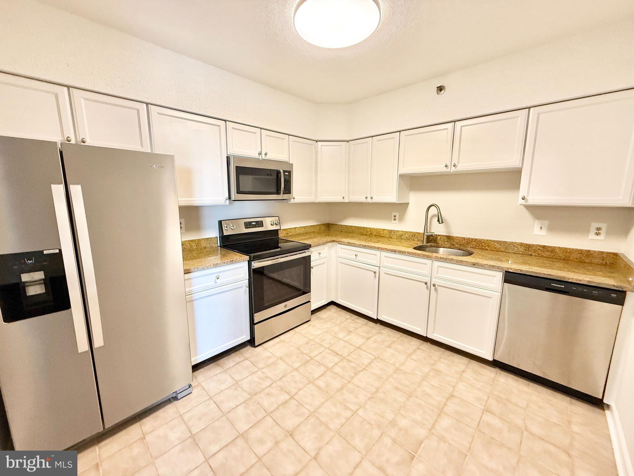 SKYLINE SQUARE CONDO - Residential