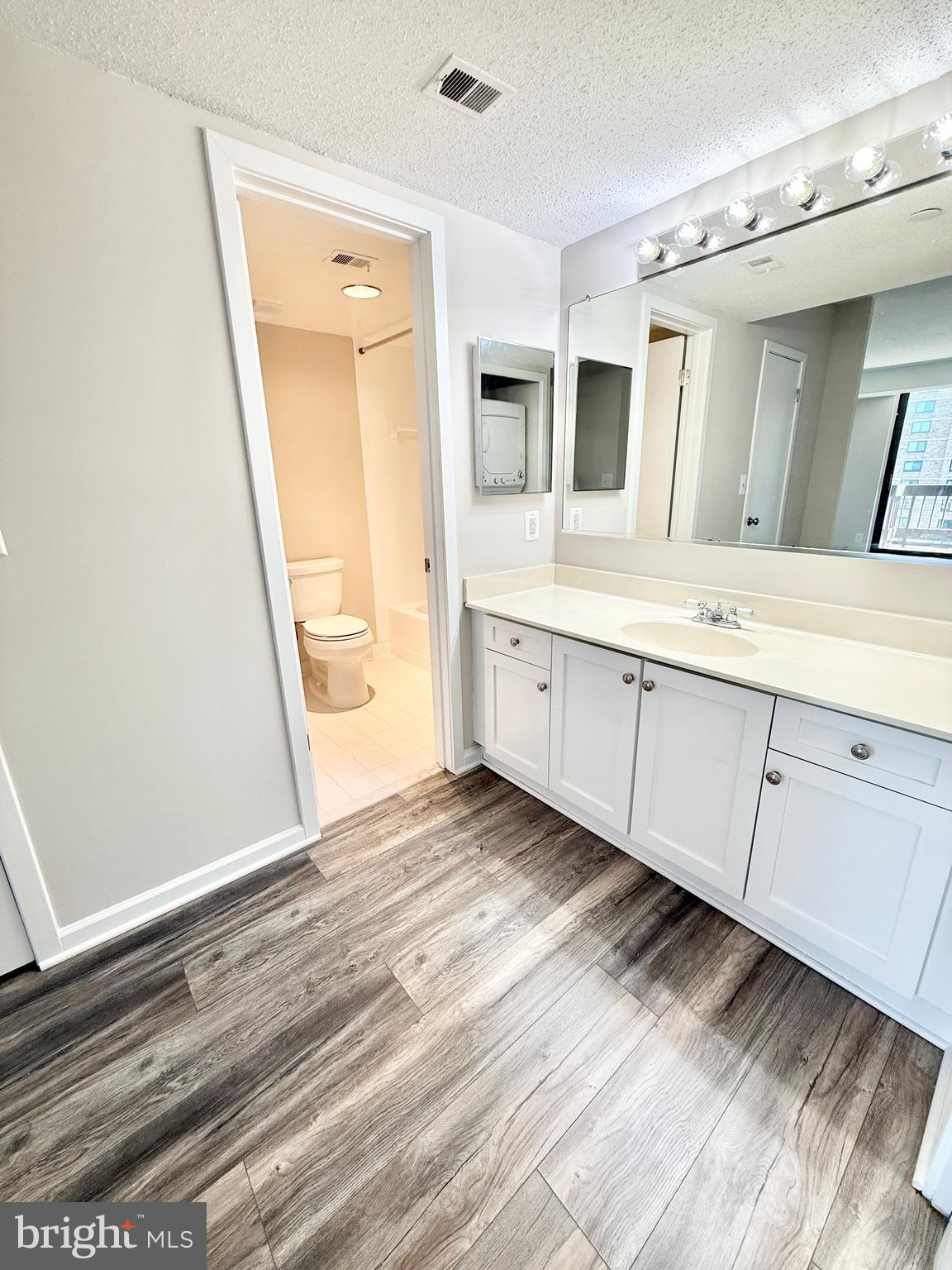 SKYLINE SQUARE CONDO - Residential