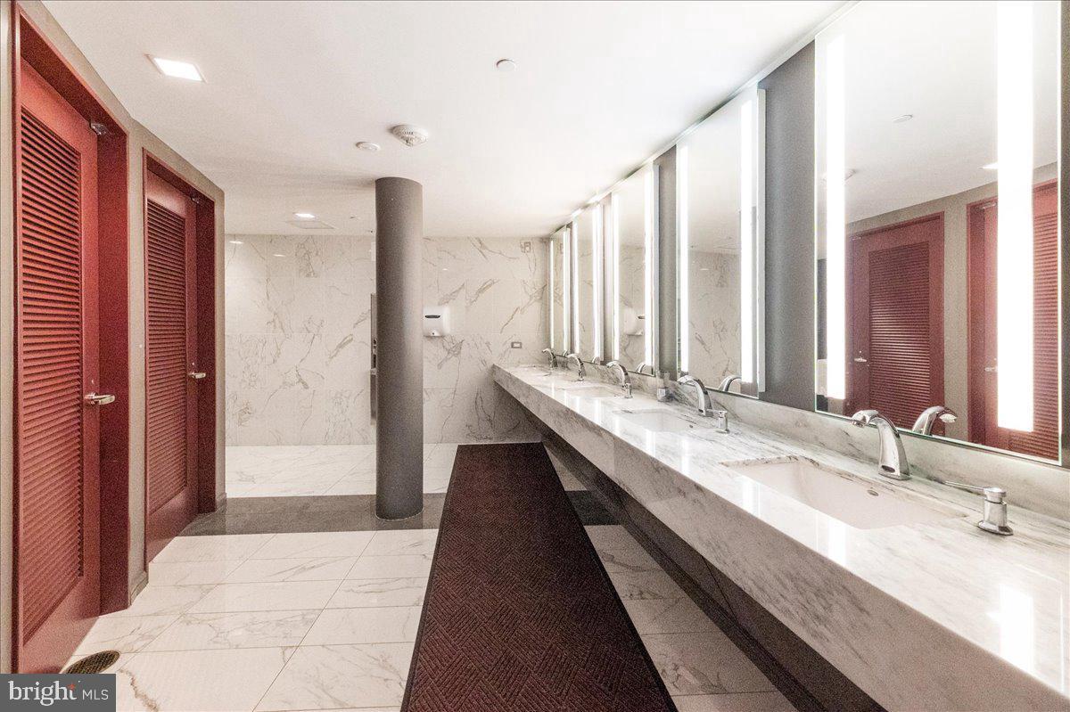 ROTONDA - Residential Lease