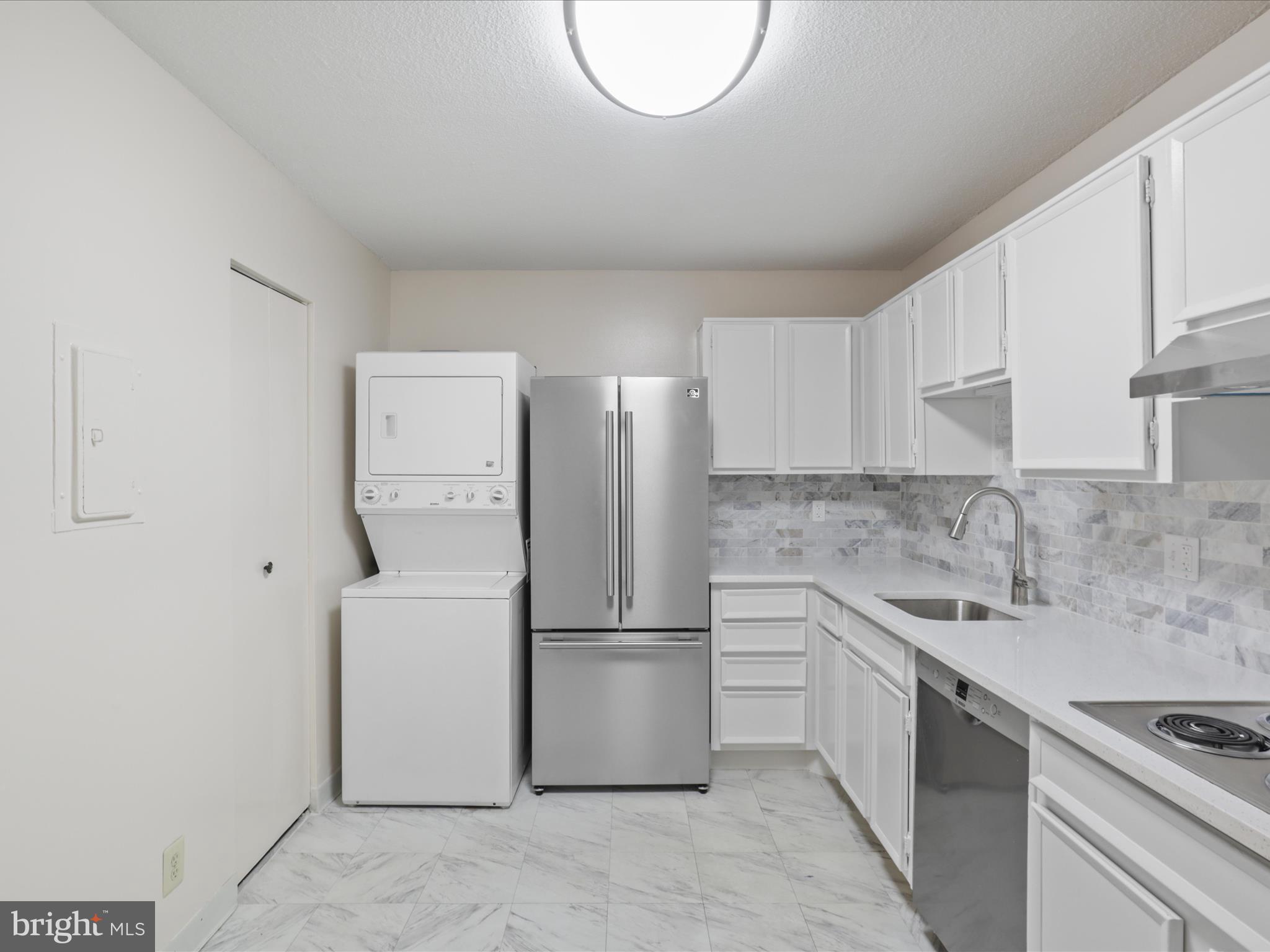 ROTONDA - Residential Lease