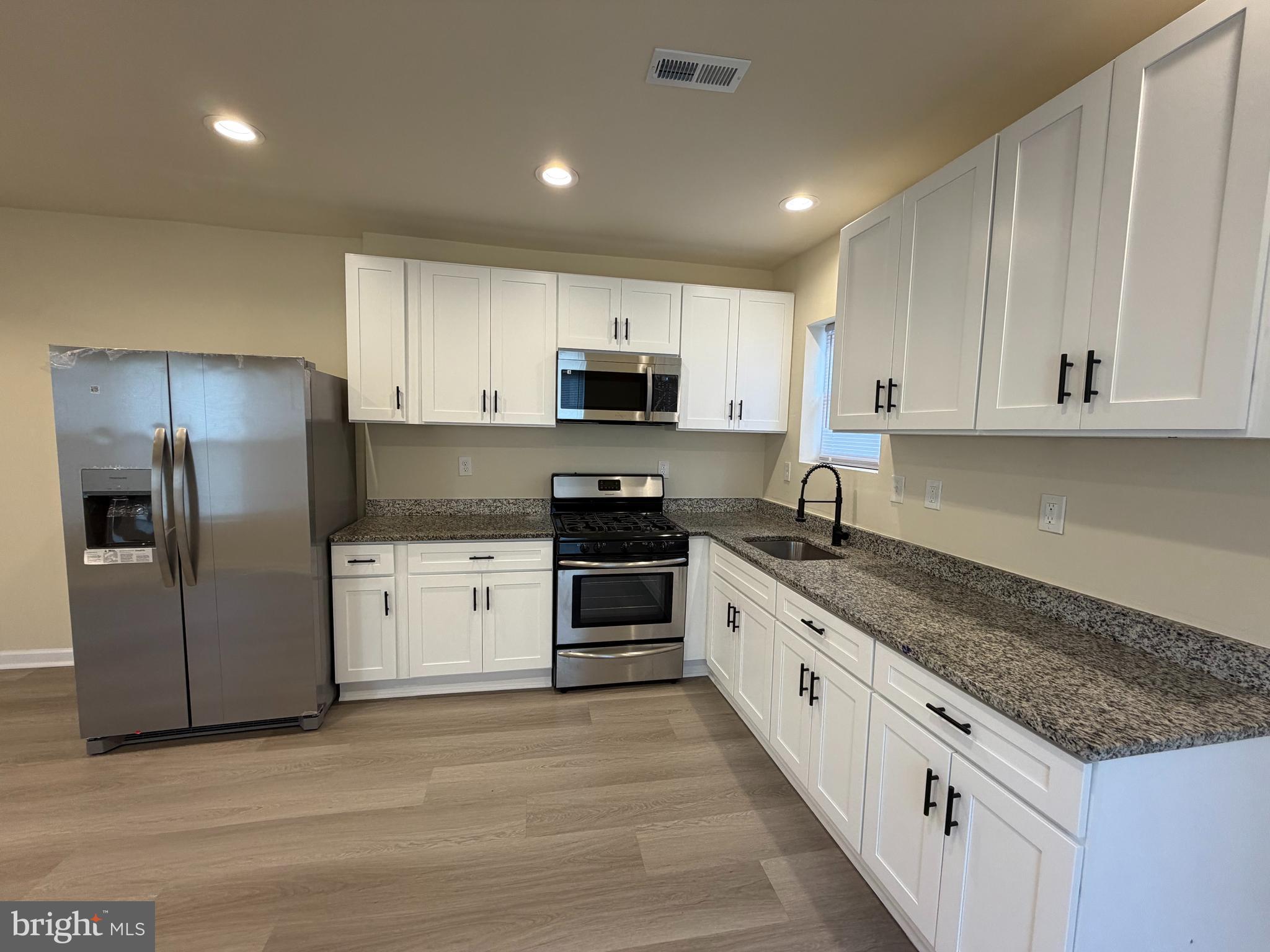 ELWOOD PARK - Residential