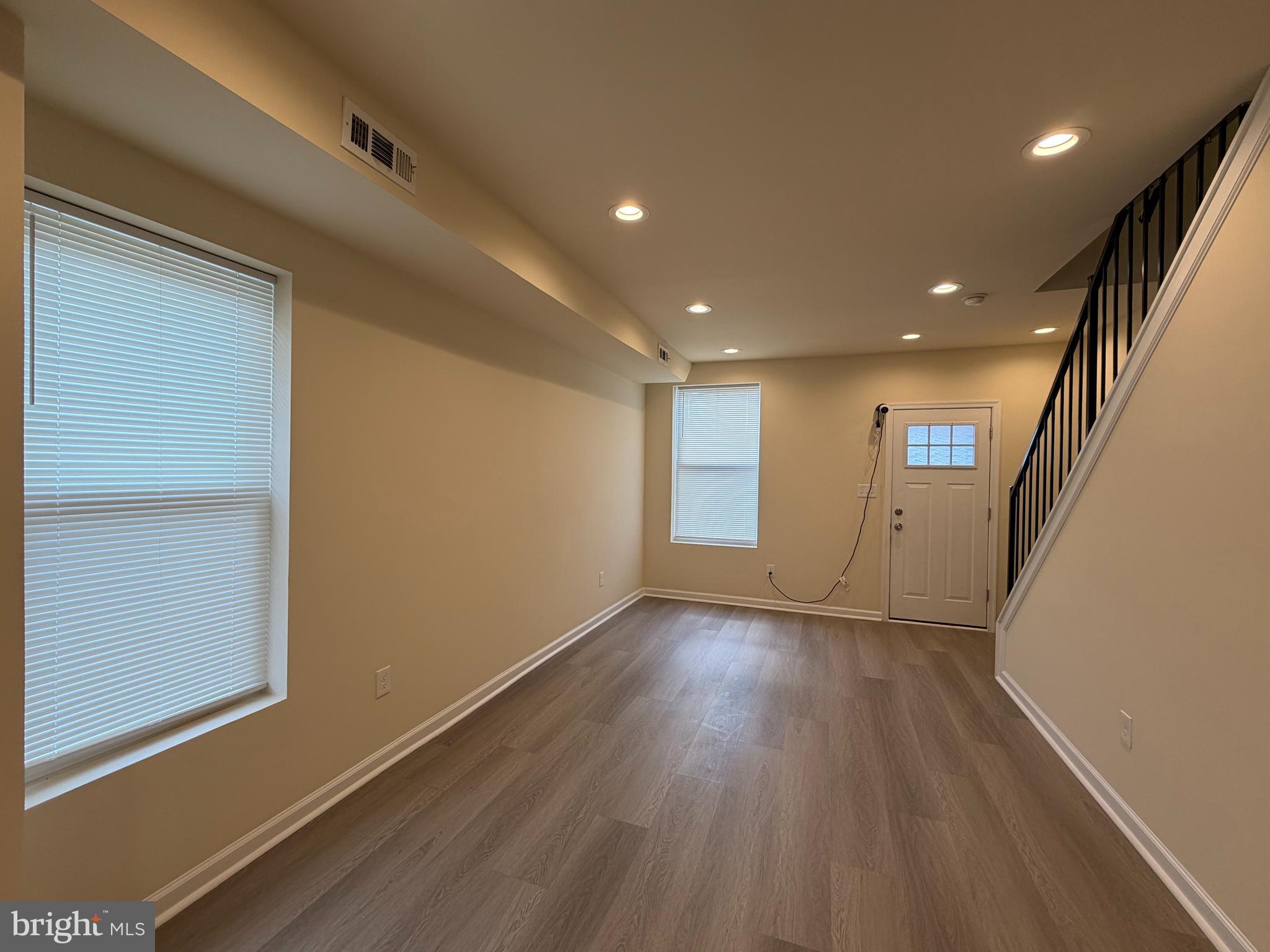 ELWOOD PARK - Residential