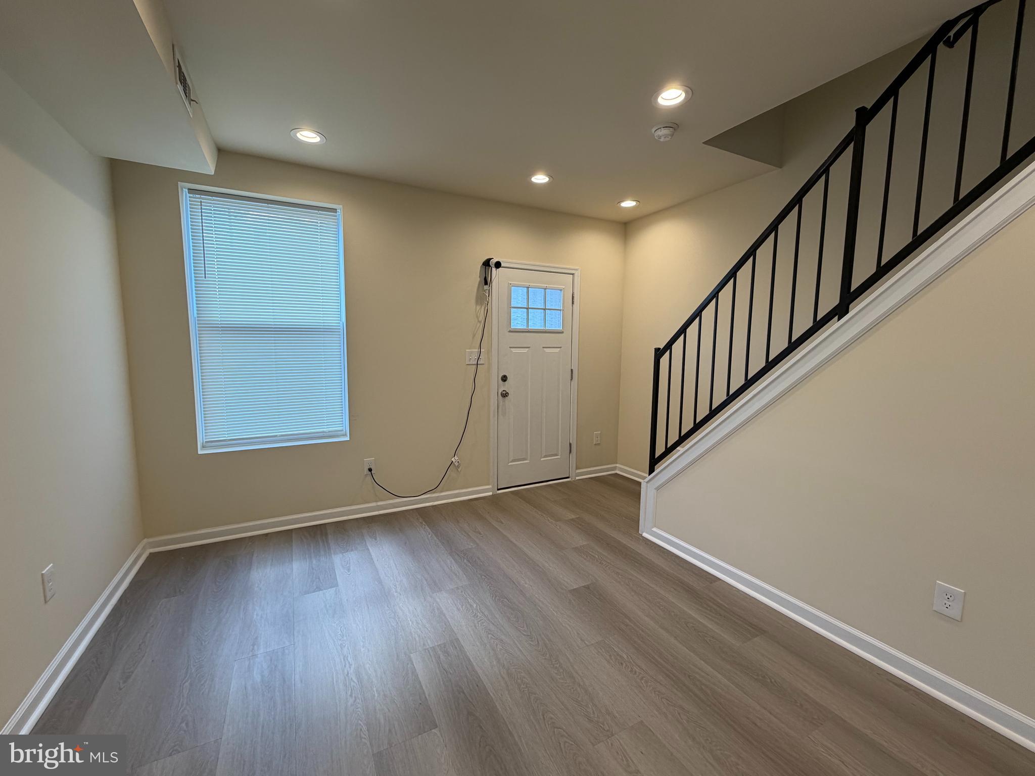 ELWOOD PARK - Residential