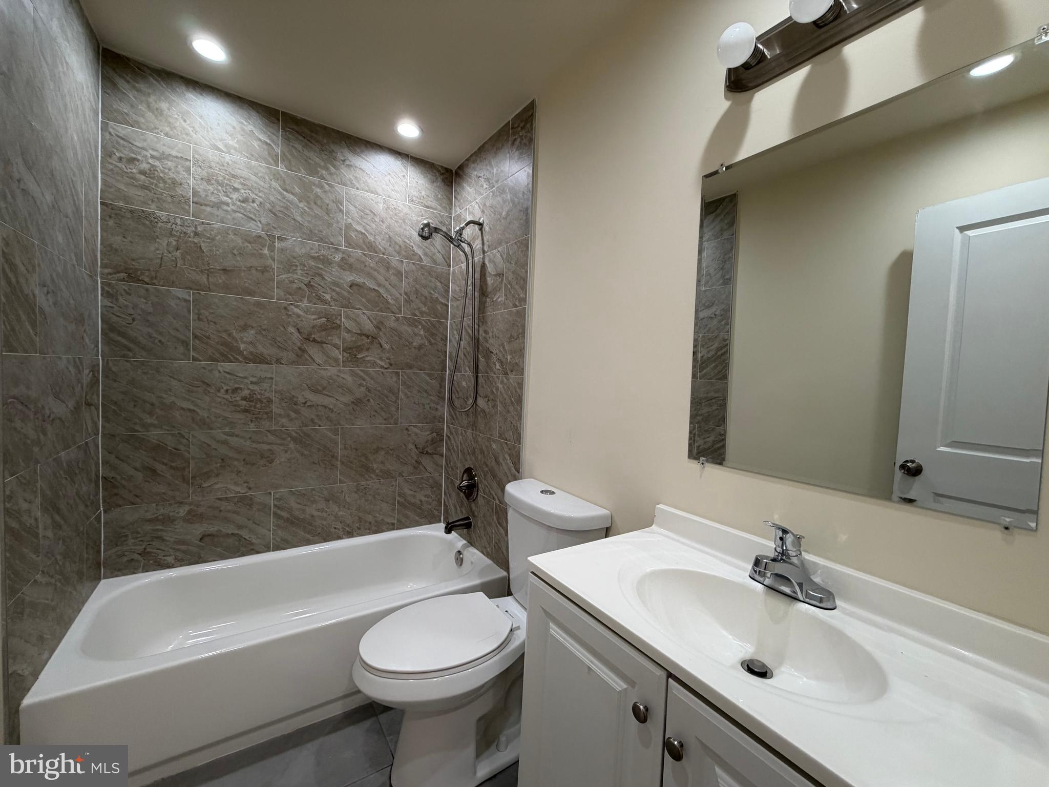 ELWOOD PARK - Residential