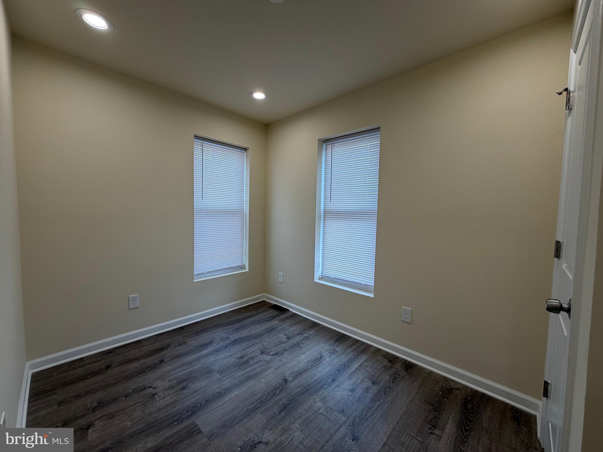 ELWOOD PARK - Residential