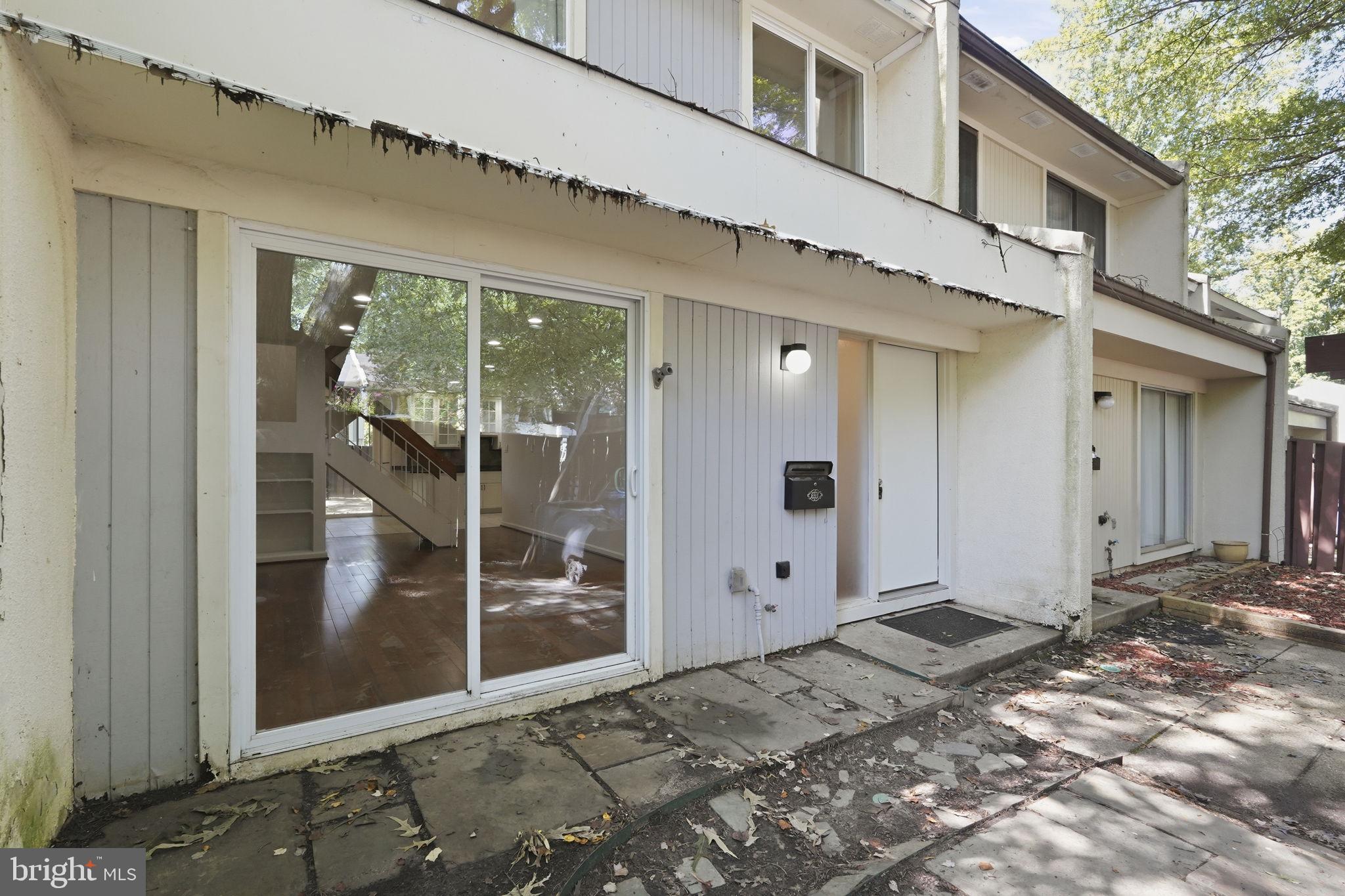 2366 SOUTHGATE SQUARE