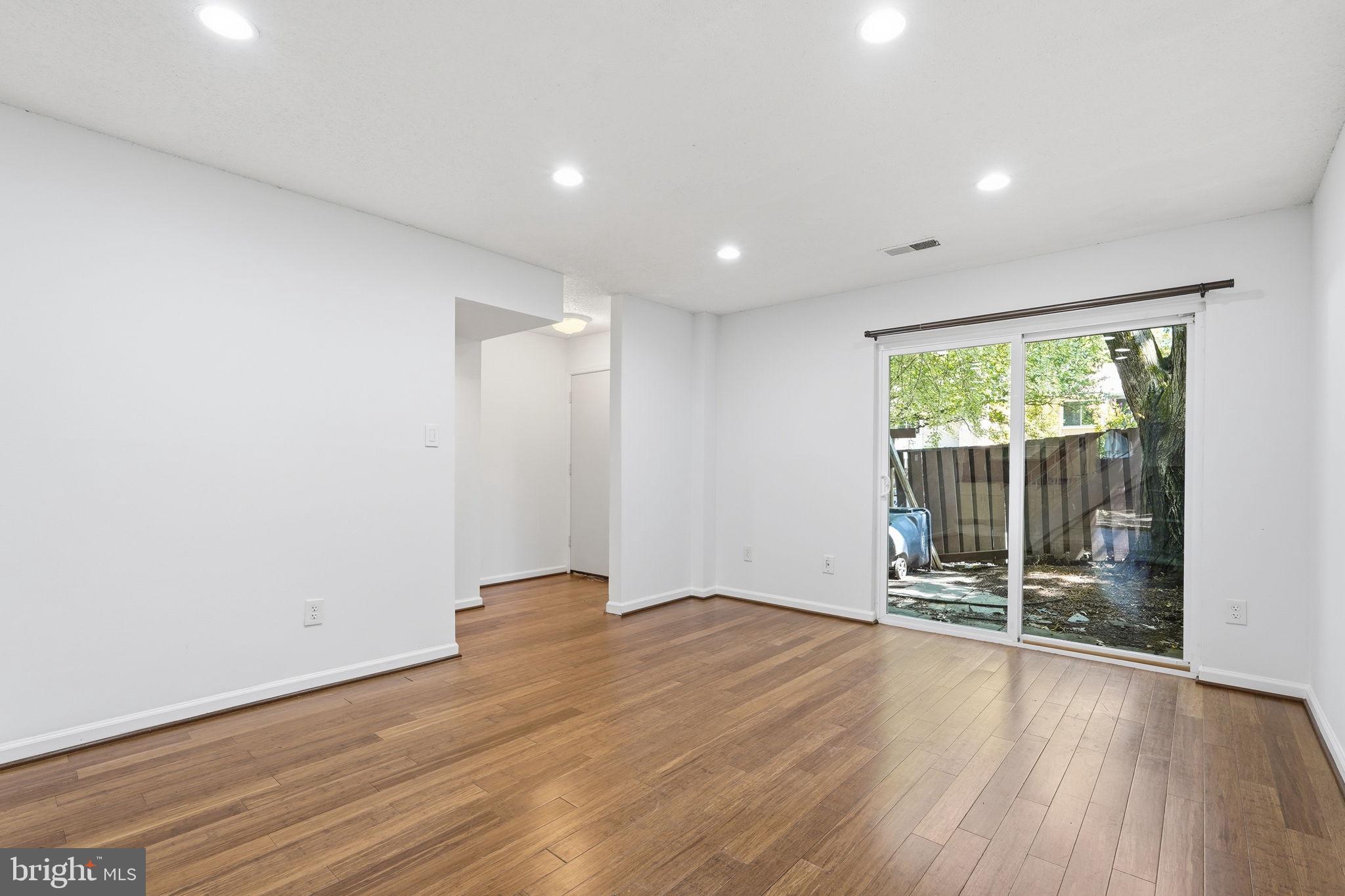 2366 SOUTHGATE SQUARE