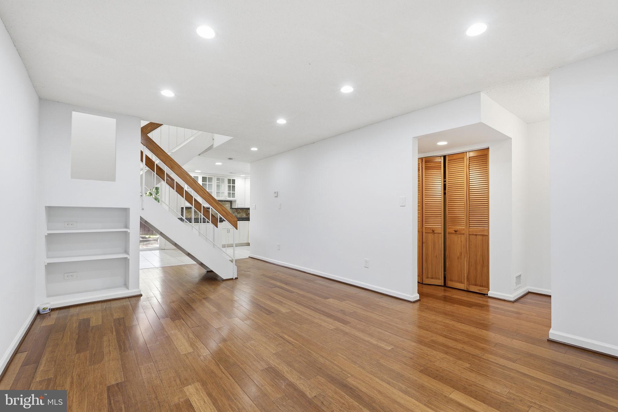 2366 SOUTHGATE SQUARE