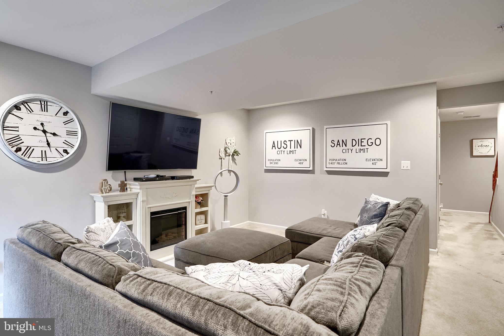 CLEMENTS POINTE - Residential