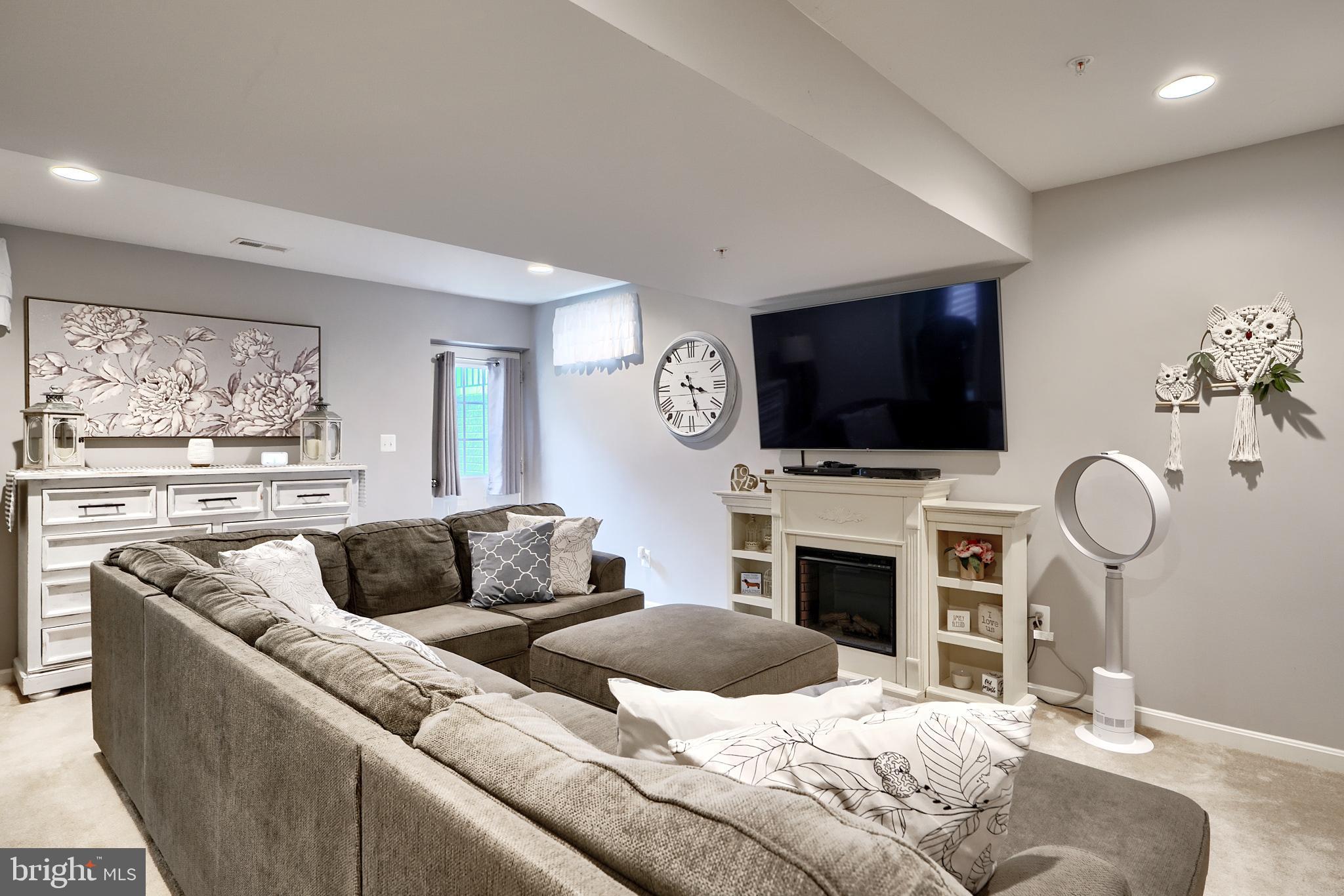 CLEMENTS POINTE - Residential