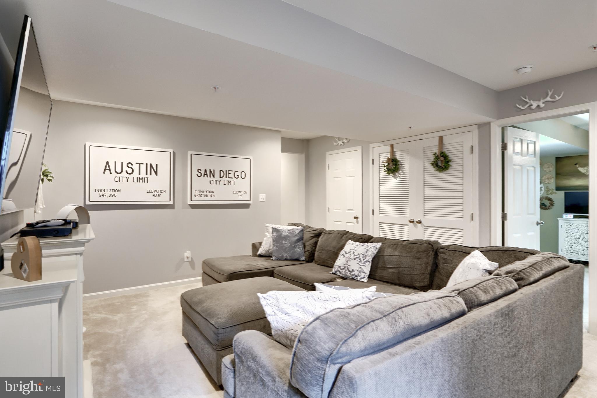 CLEMENTS POINTE - Residential