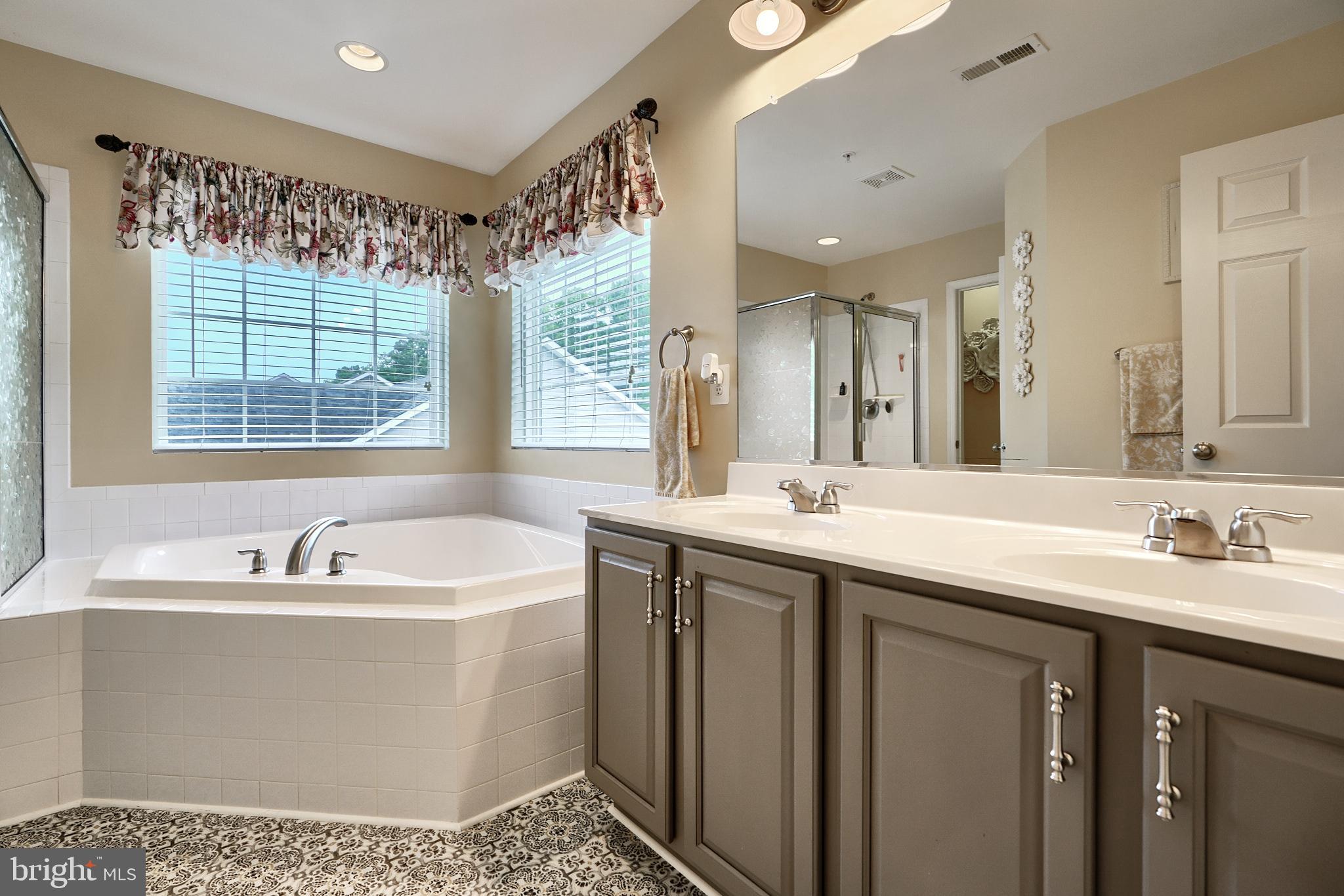 CLEMENTS POINTE - Residential