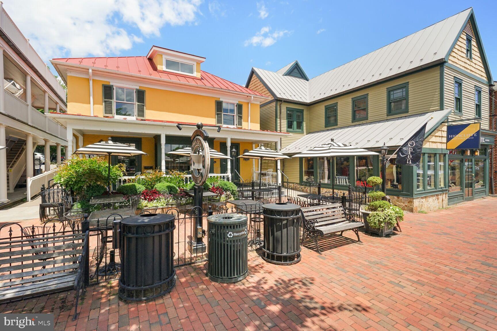 RESIDENCES AT SALAMANDER - Residential Lease