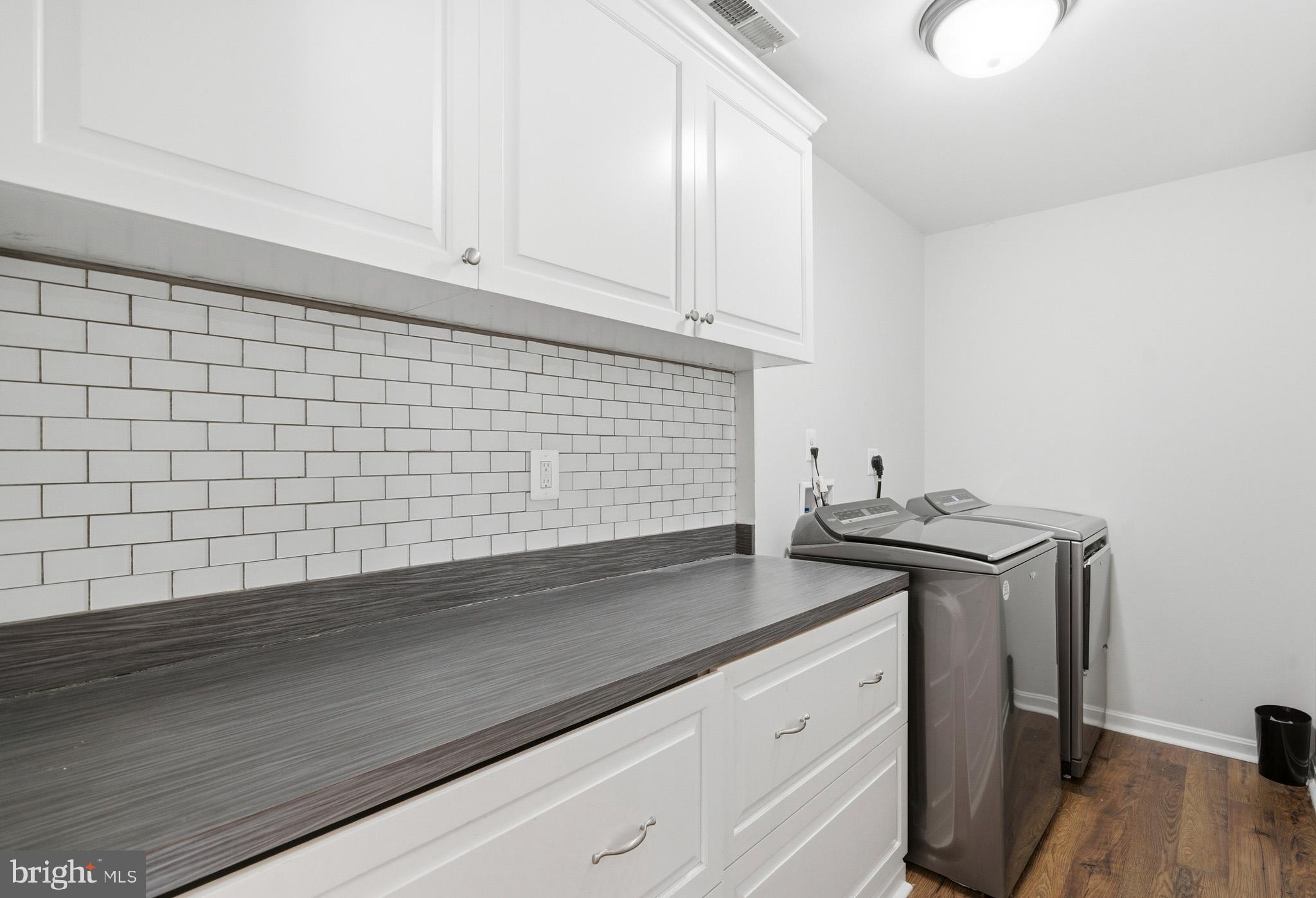 ASPEN WOODS - Residential