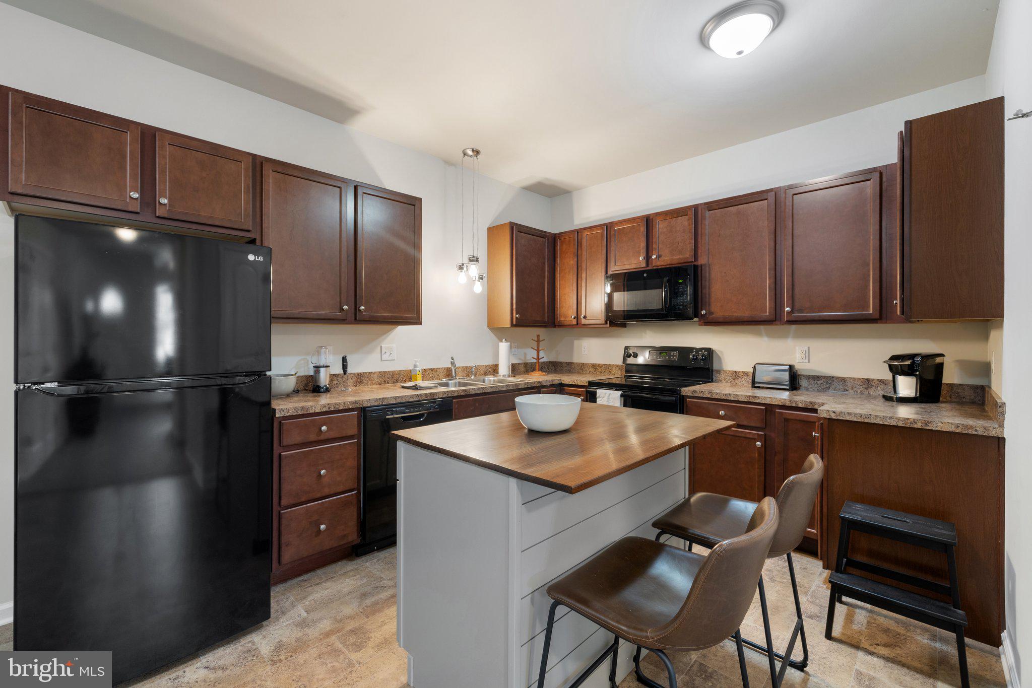 INWOOD VILLAGE - Residential