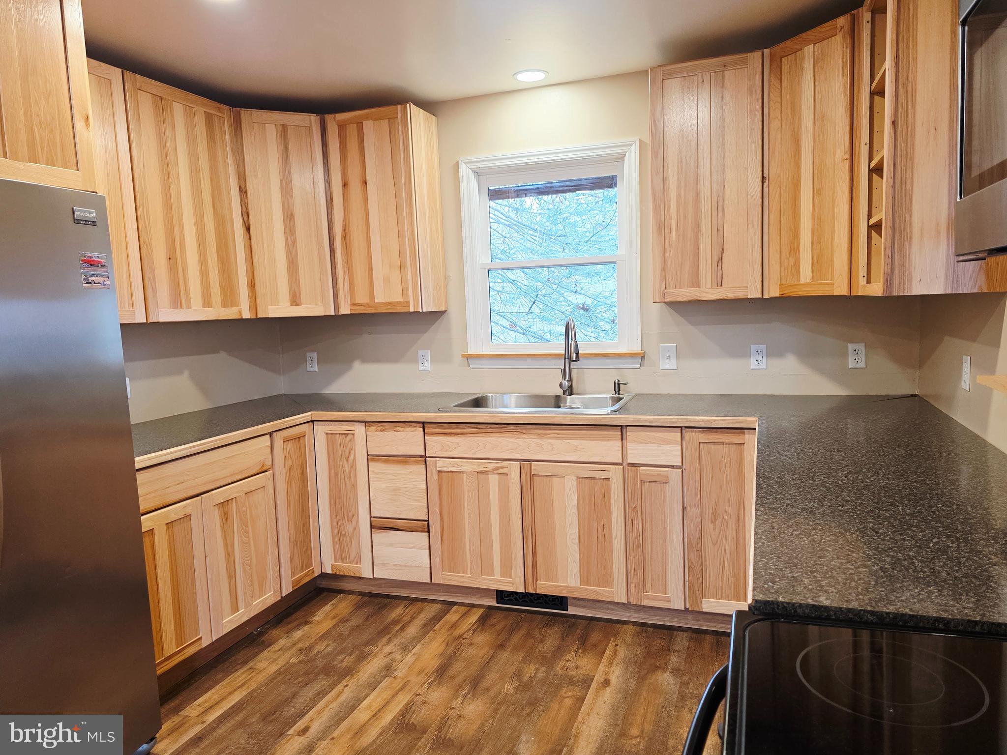 SLEEPY CREEK MOUNTAIN RETREAT - Residential