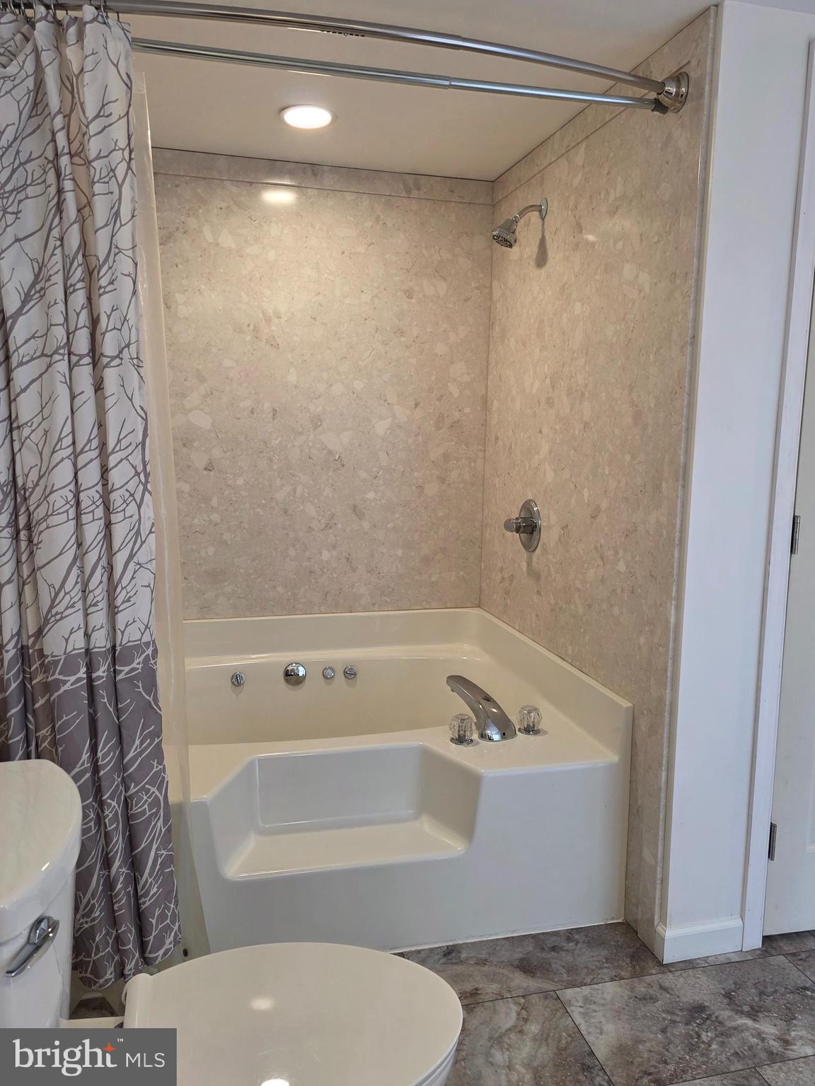 SLEEPY CREEK MOUNTAIN RETREAT - Residential