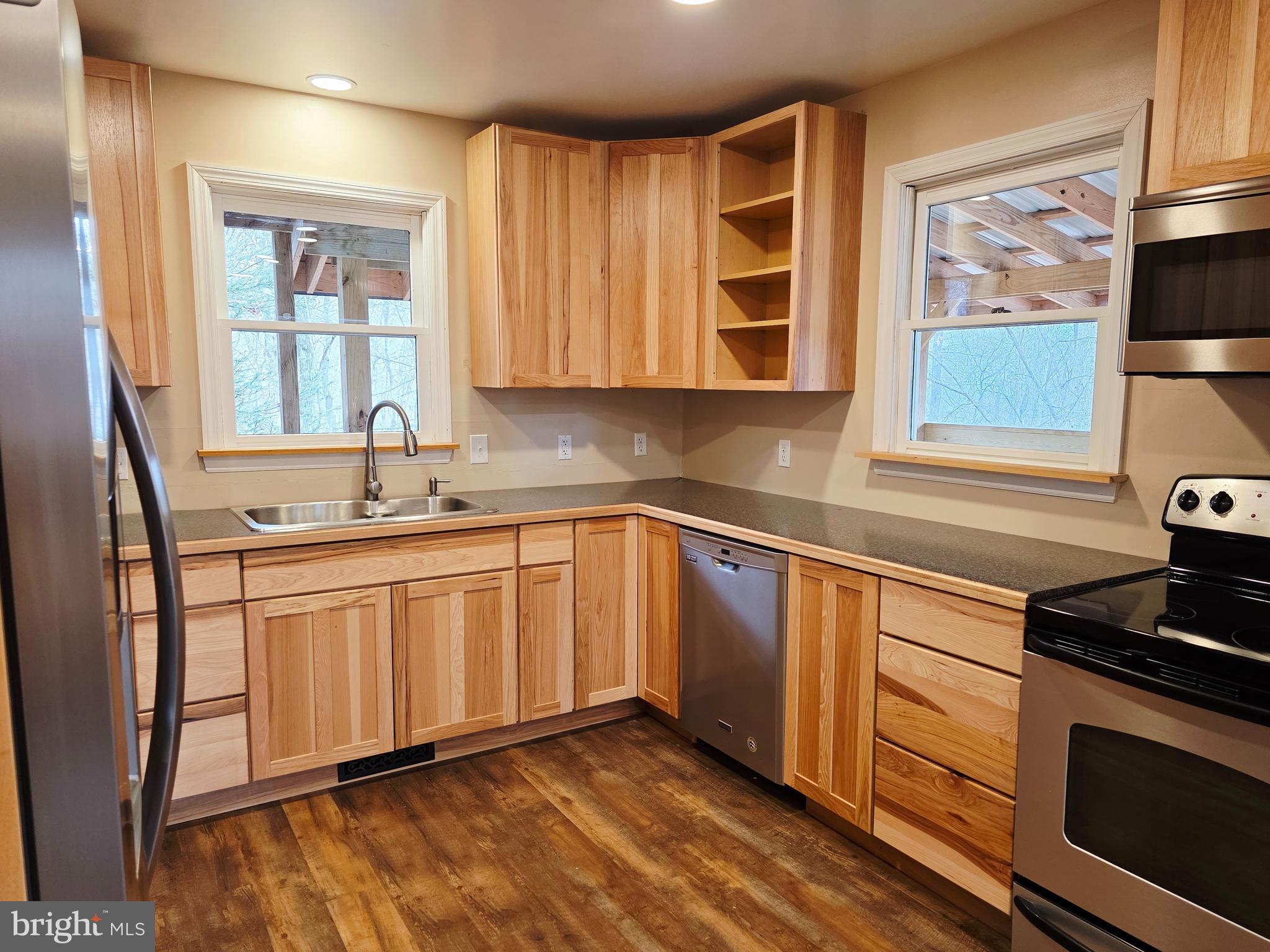 SLEEPY CREEK MOUNTAIN RETREAT - Residential