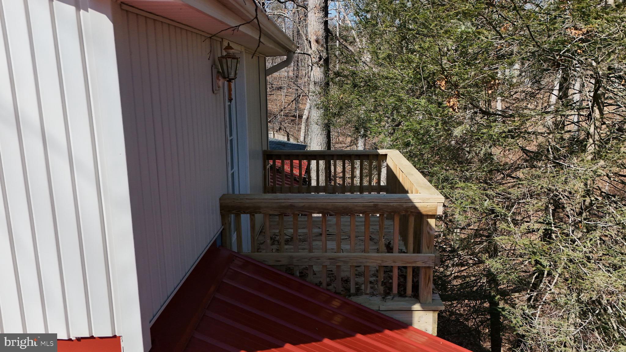 SLEEPY CREEK MOUNTAIN RETREAT - Residential