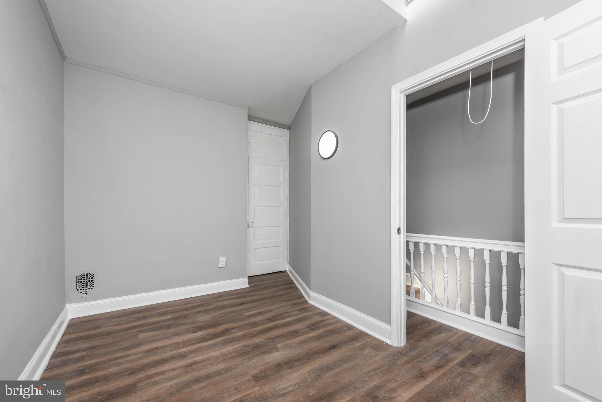 ELWOOD PARK - Residential