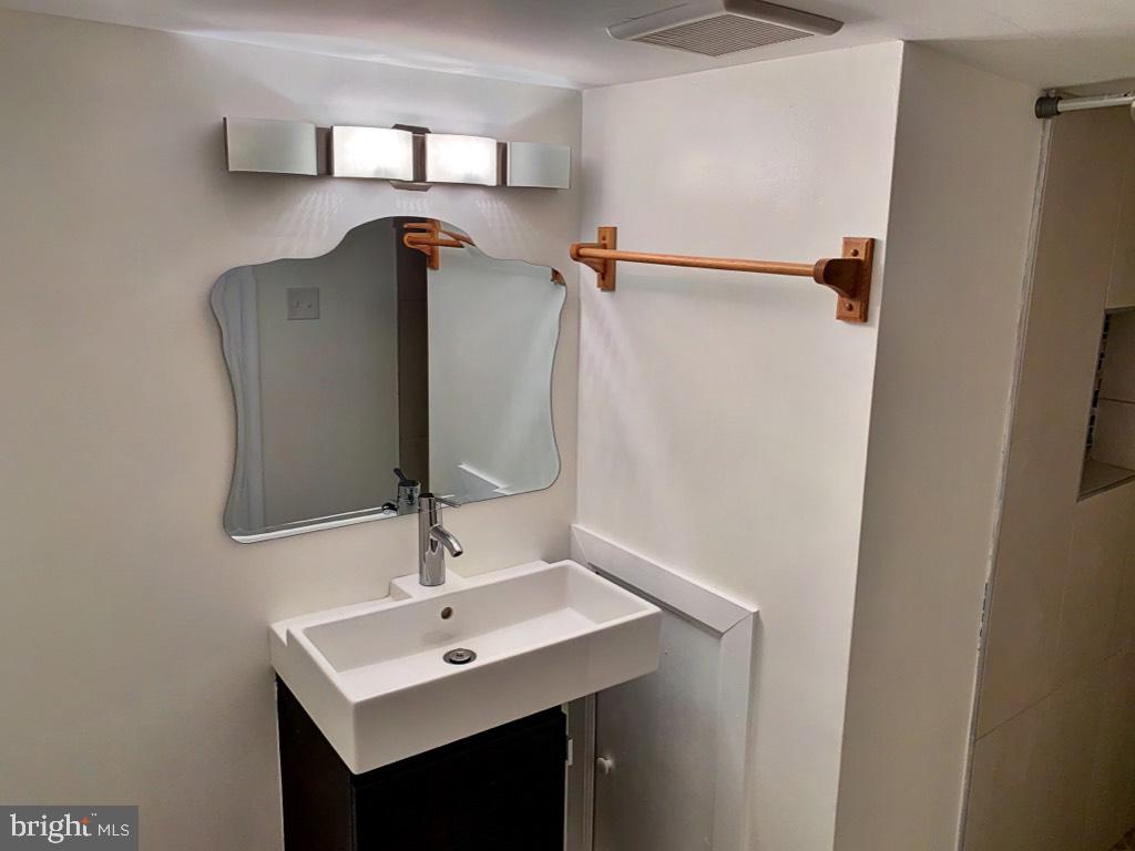 GWYNN OAK - Residential Lease