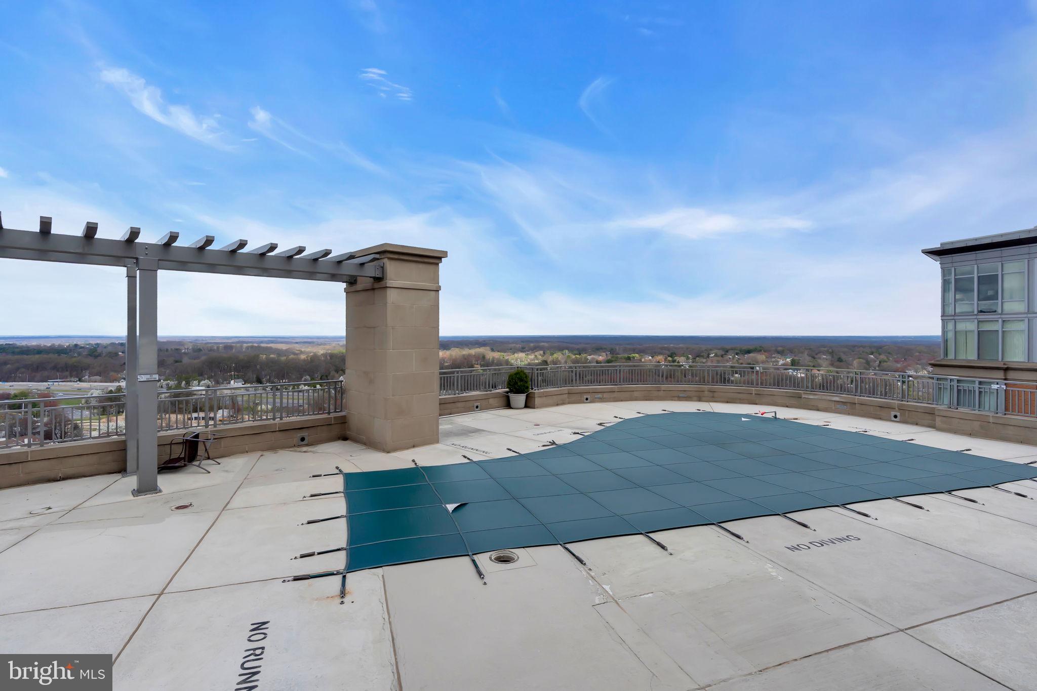 ONE PARK CREST CONDOMINIUM - Residential