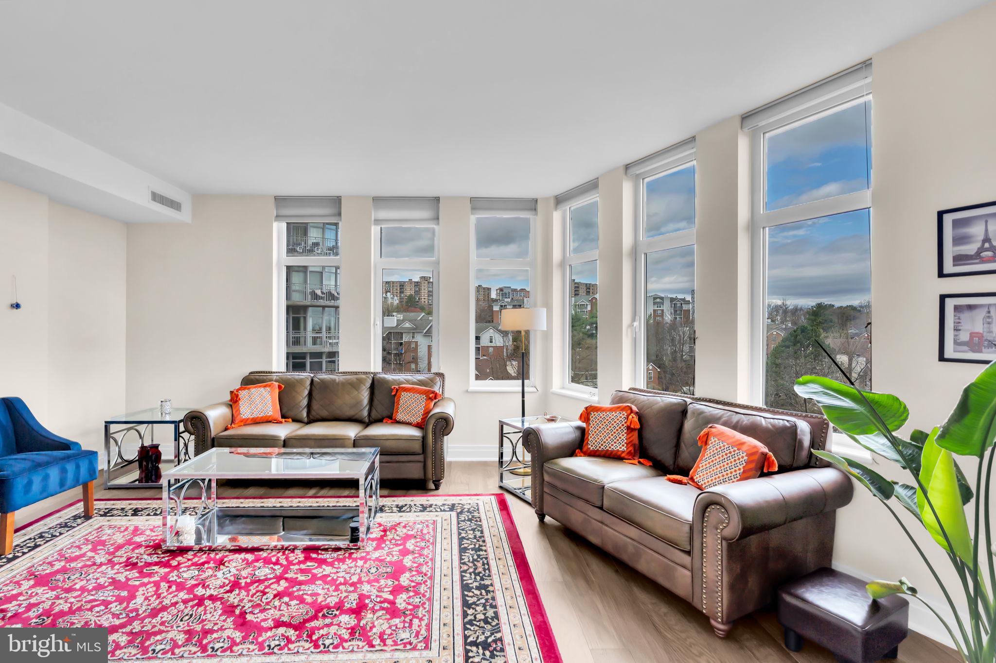 ONE PARK CREST CONDOMINIUM - Residential