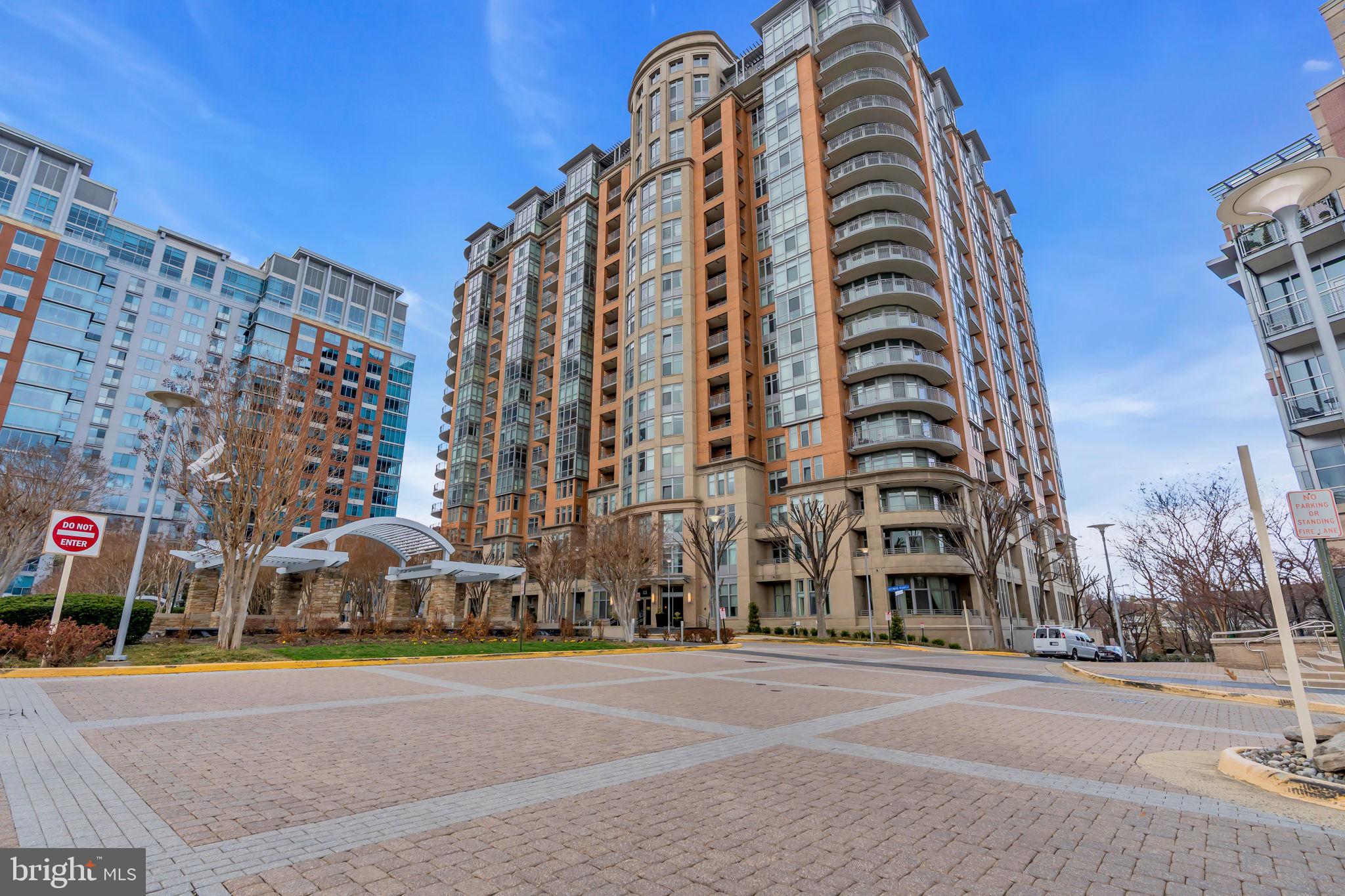 ONE PARK CREST CONDOMINIUM - Residential