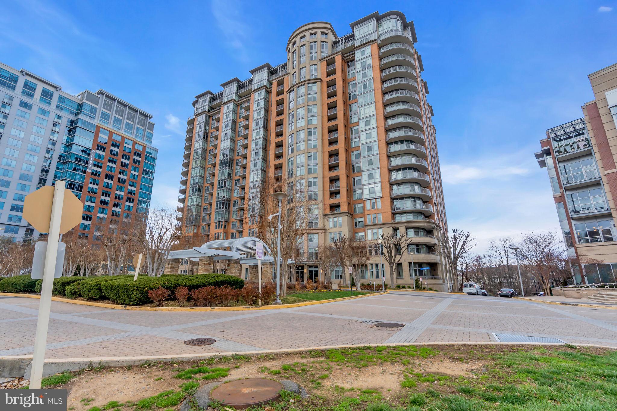 ONE PARK CREST CONDOMINIUM - Residential