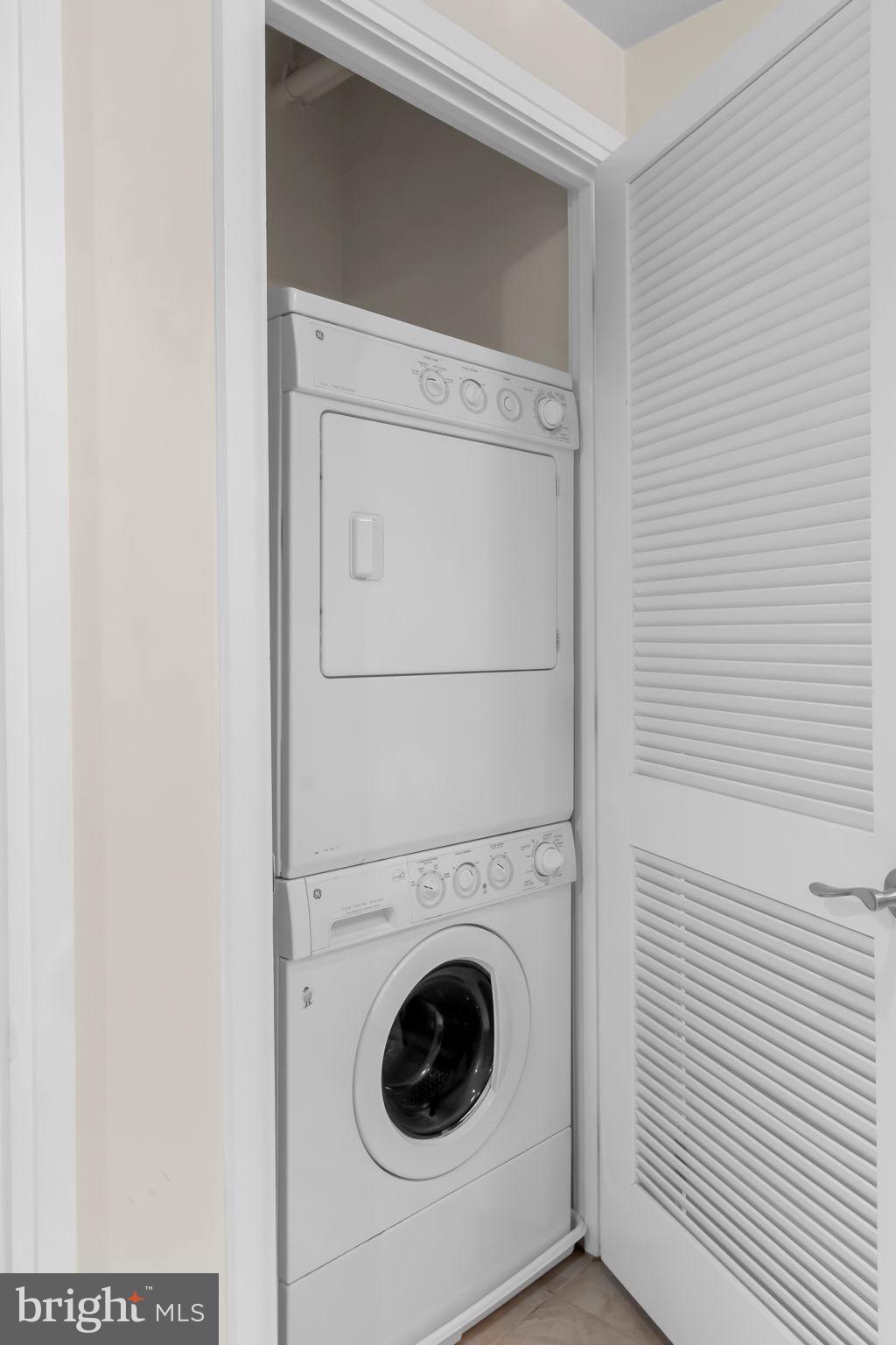 ONE PARK CREST CONDOMINIUM - Residential