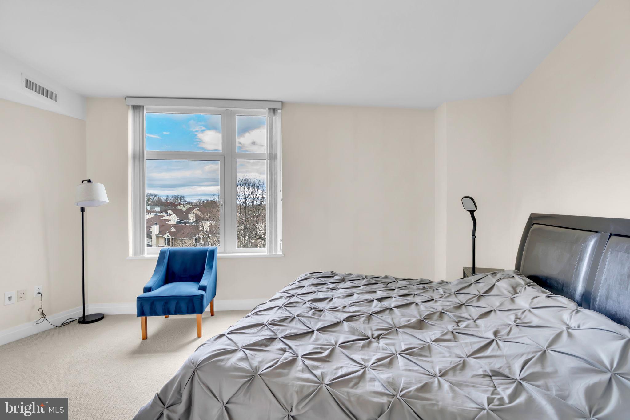 ONE PARK CREST CONDOMINIUM - Residential