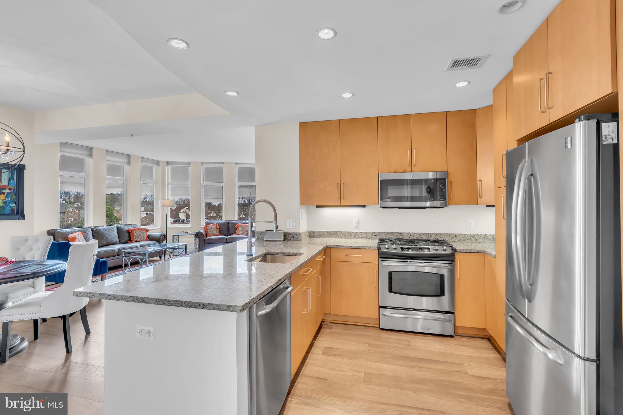 ONE PARK CREST CONDOMINIUM - Residential