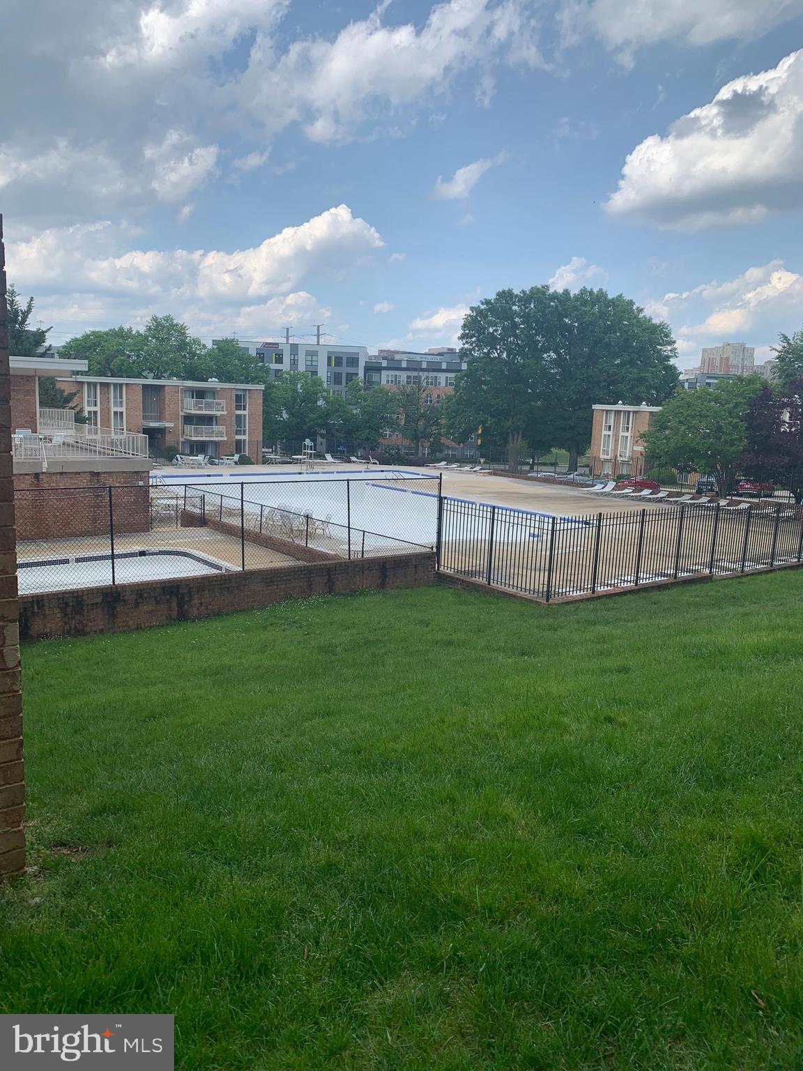 HUNTINGTON CLUB - Residential Lease