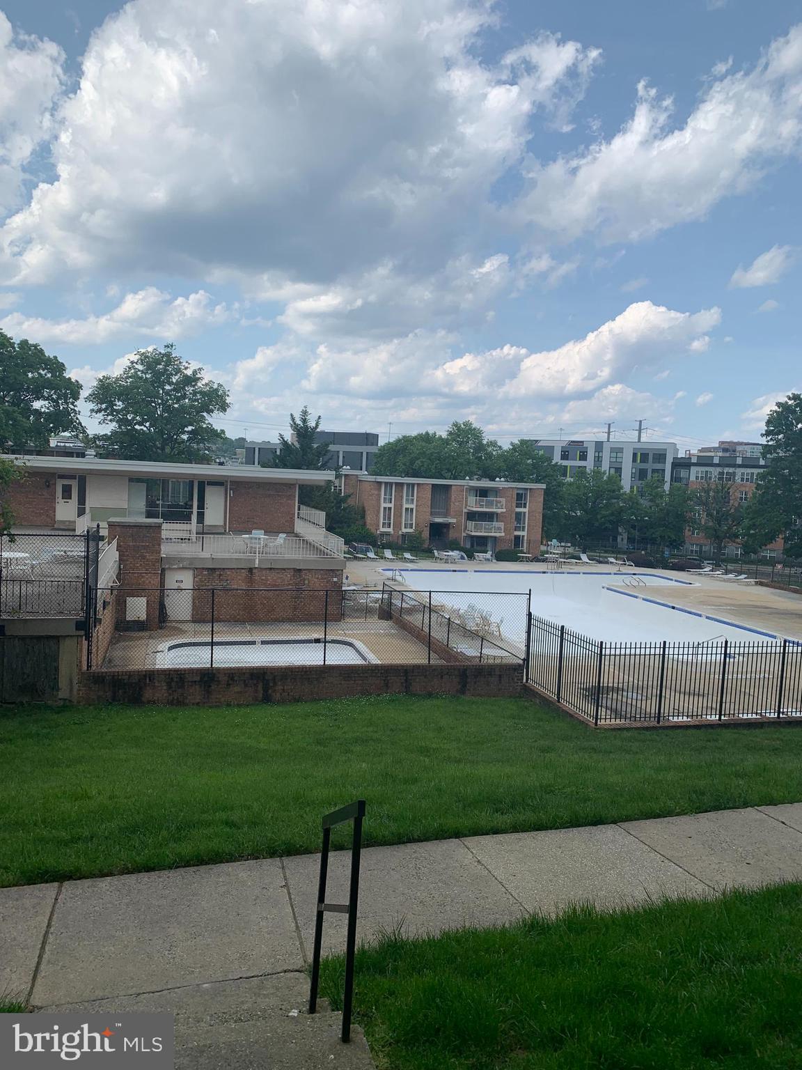 HUNTINGTON CLUB - Residential Lease