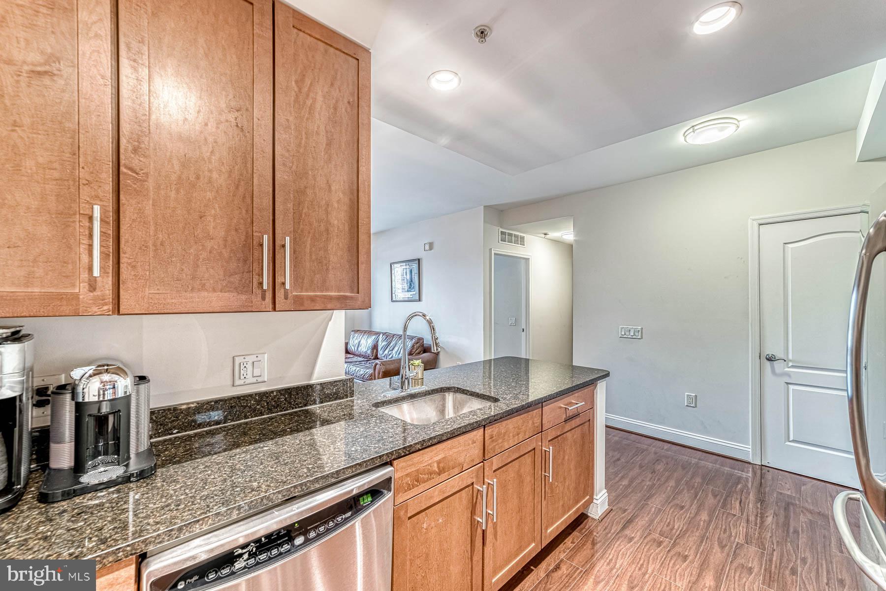 THE HENRY - Residential