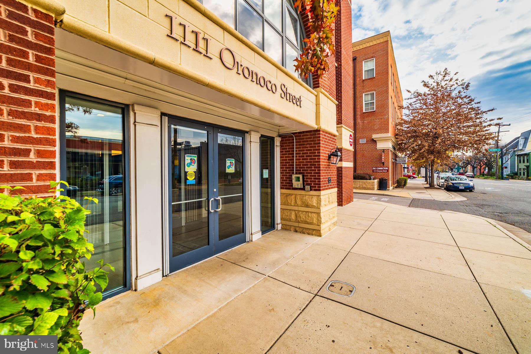 THE HENRY - Residential