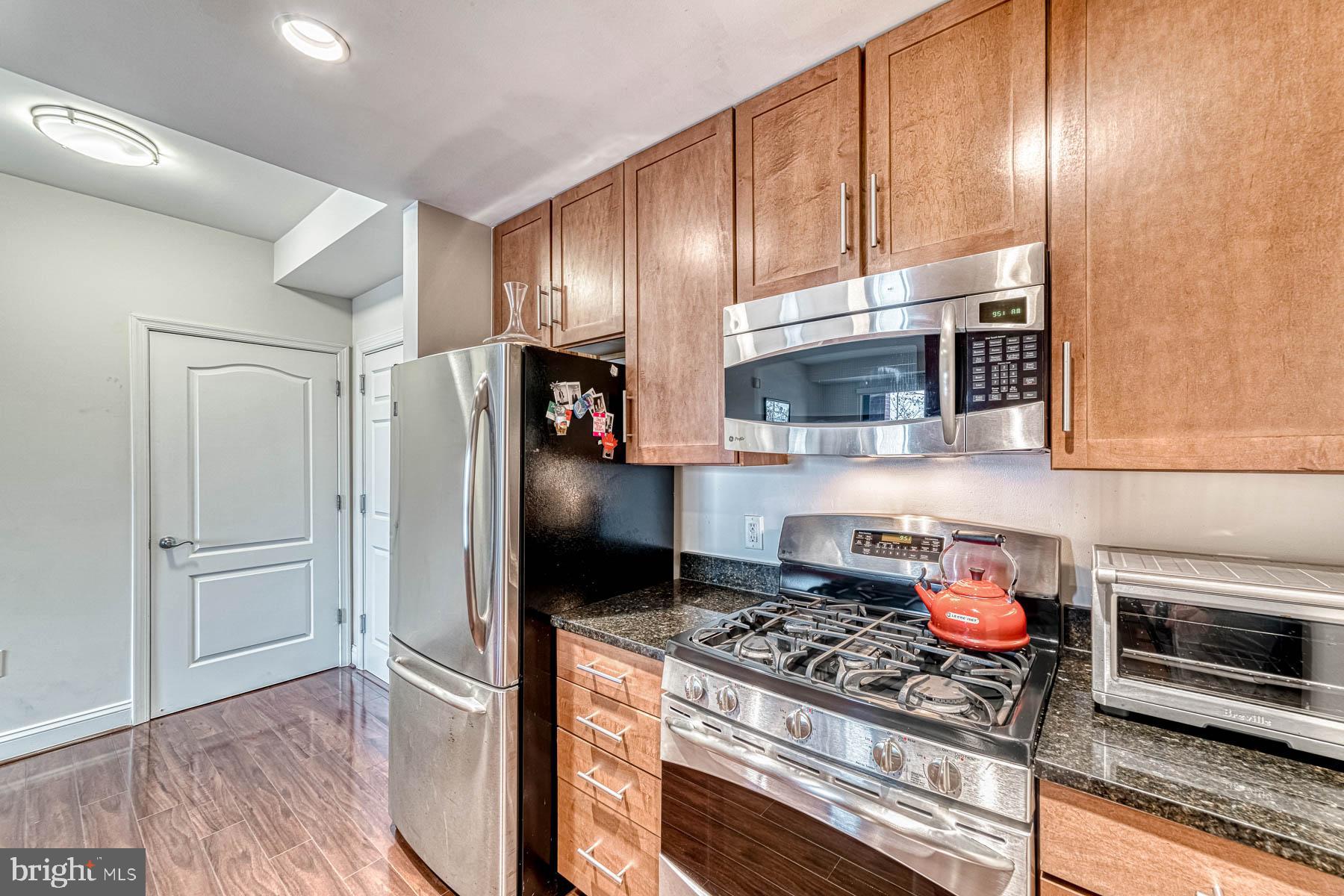 THE HENRY - Residential