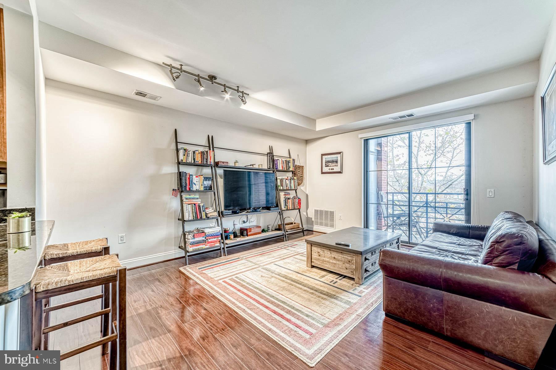 THE HENRY - Residential