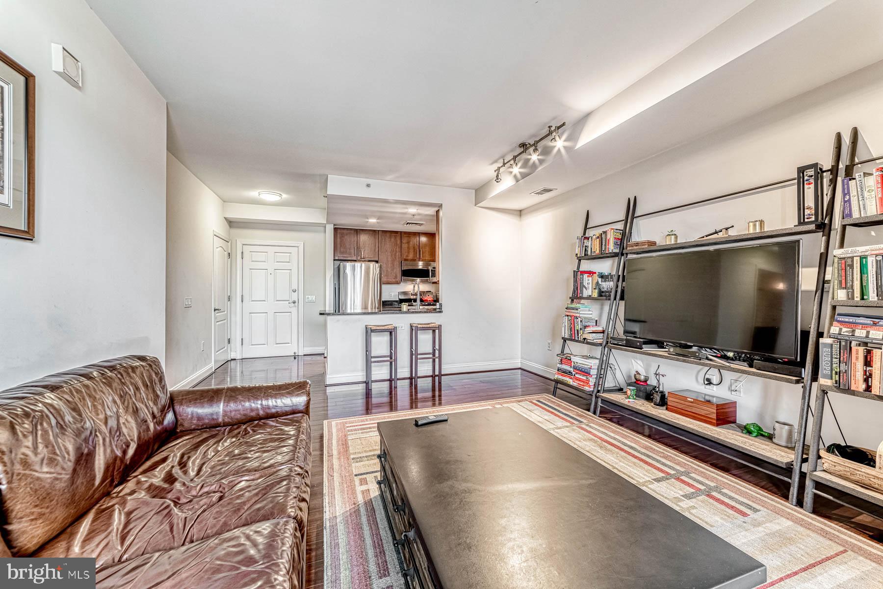 THE HENRY - Residential