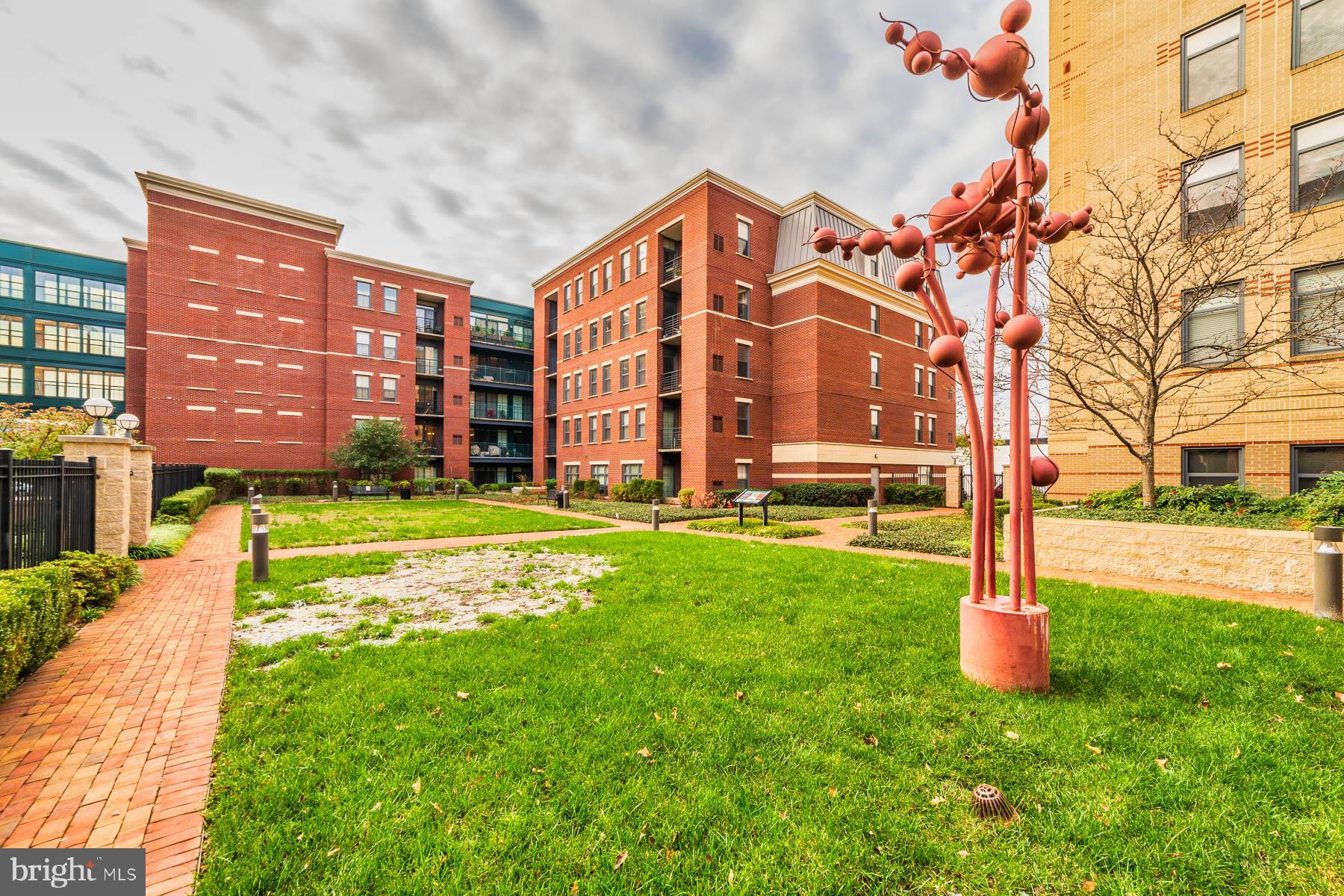 THE HENRY - Residential