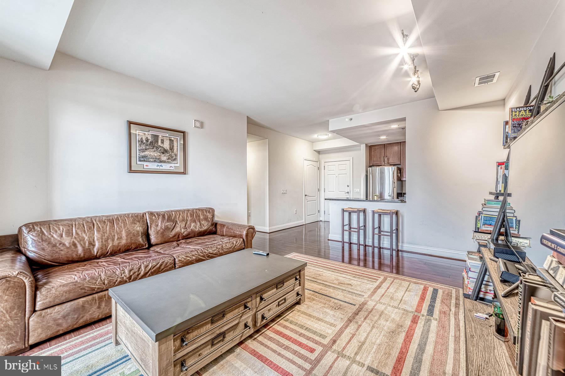 THE HENRY - Residential