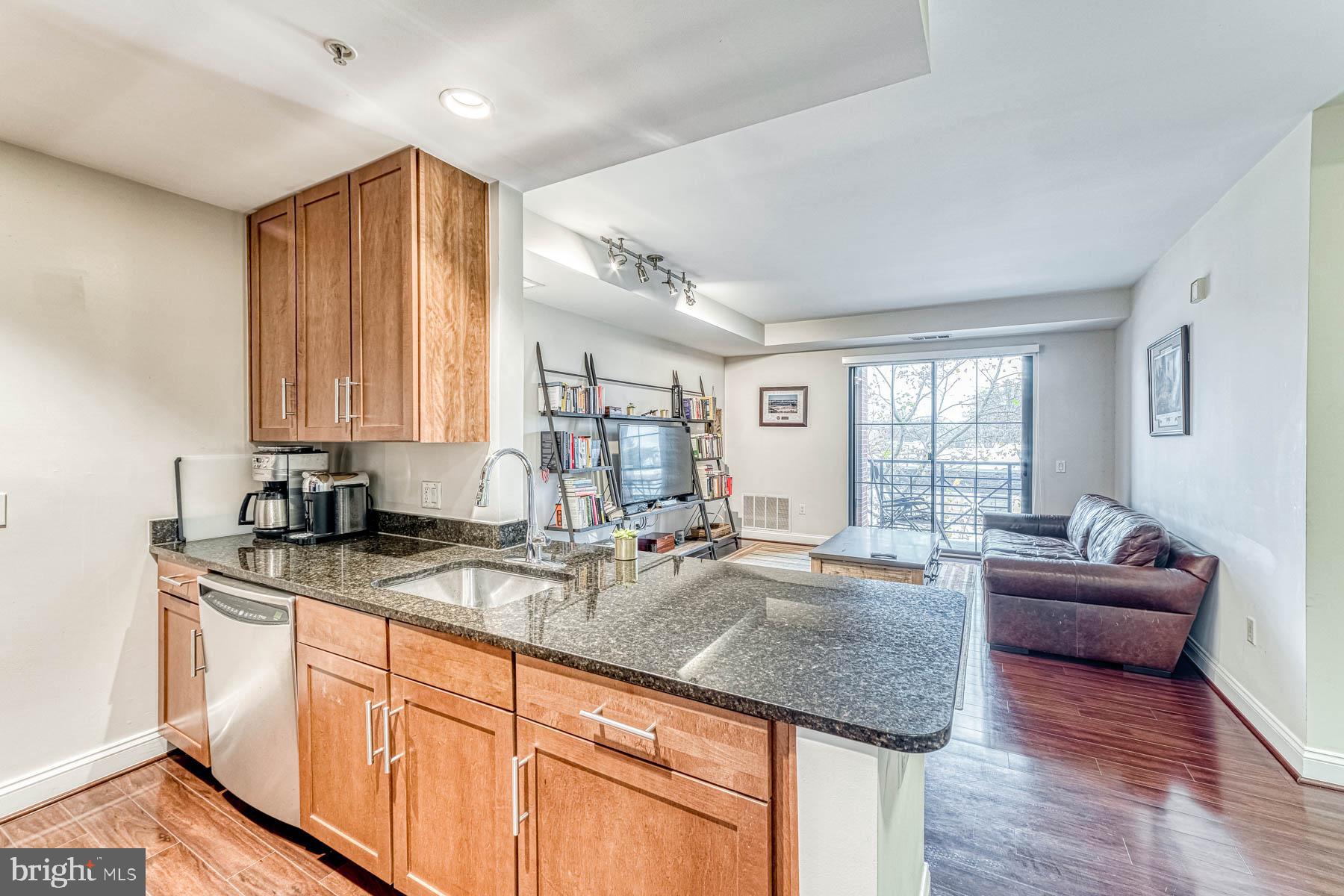 THE HENRY - Residential