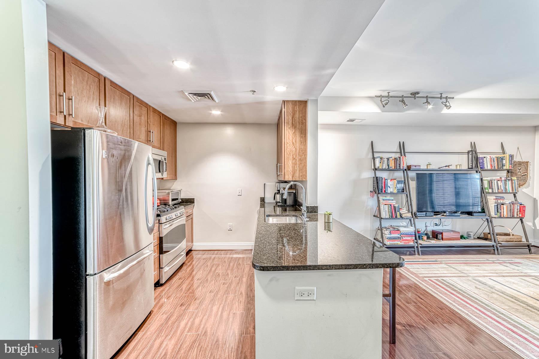 THE HENRY - Residential