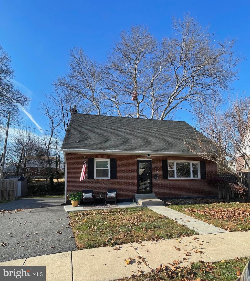 Photo of 16 Lynwood Cir, GLENOLDEN, PA 19036 (MLS # PADE2105706)