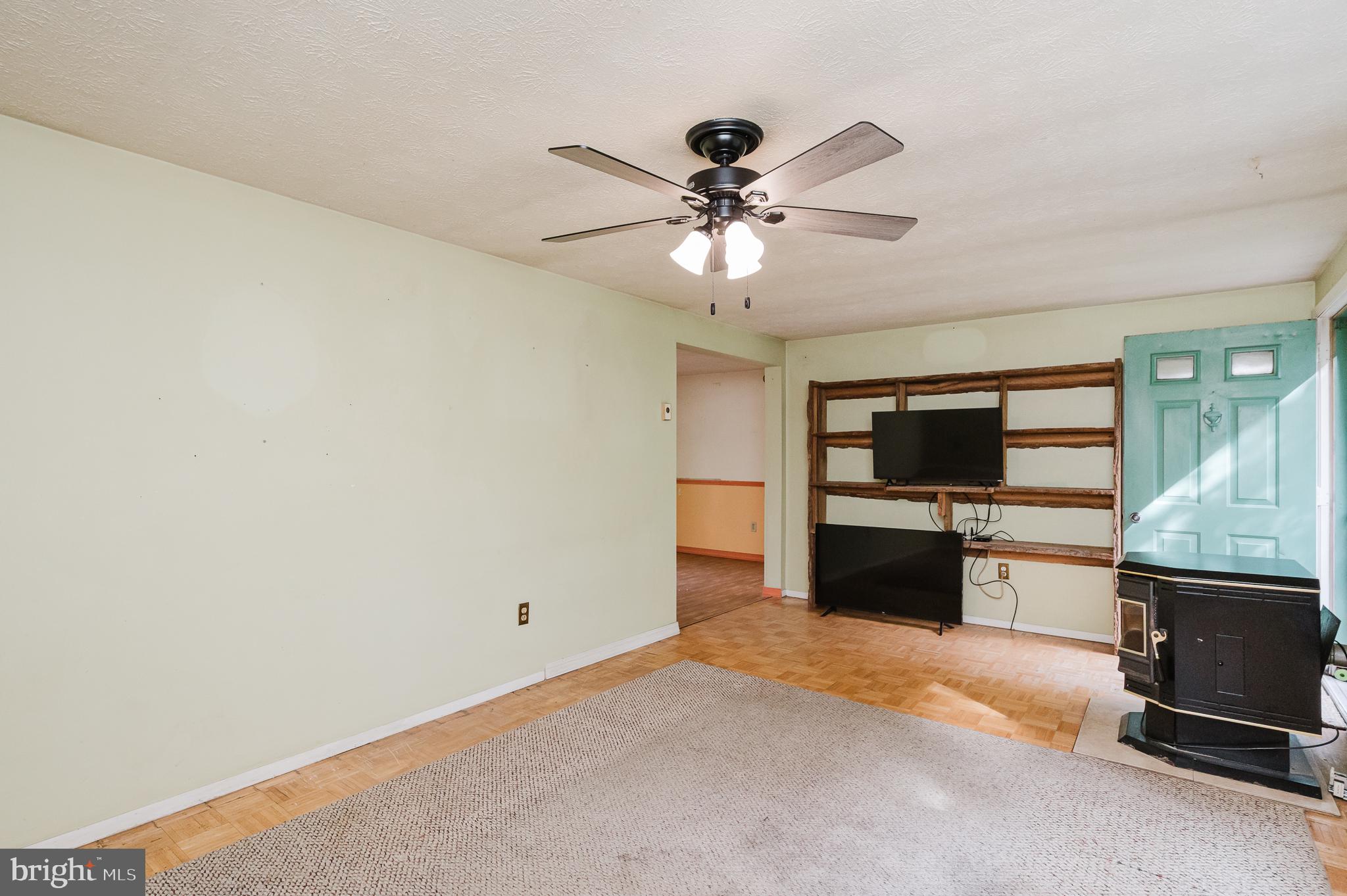422 N WALNUT STREET