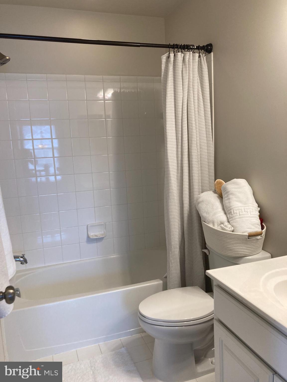 POTOMAC CREST - Residential Lease